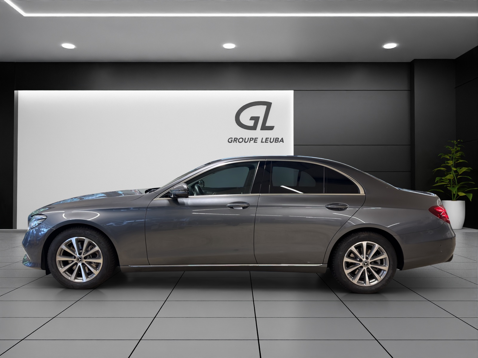 MERCEDES-BENZ E 200 Avantgarde 4Matic-showroom-element-2