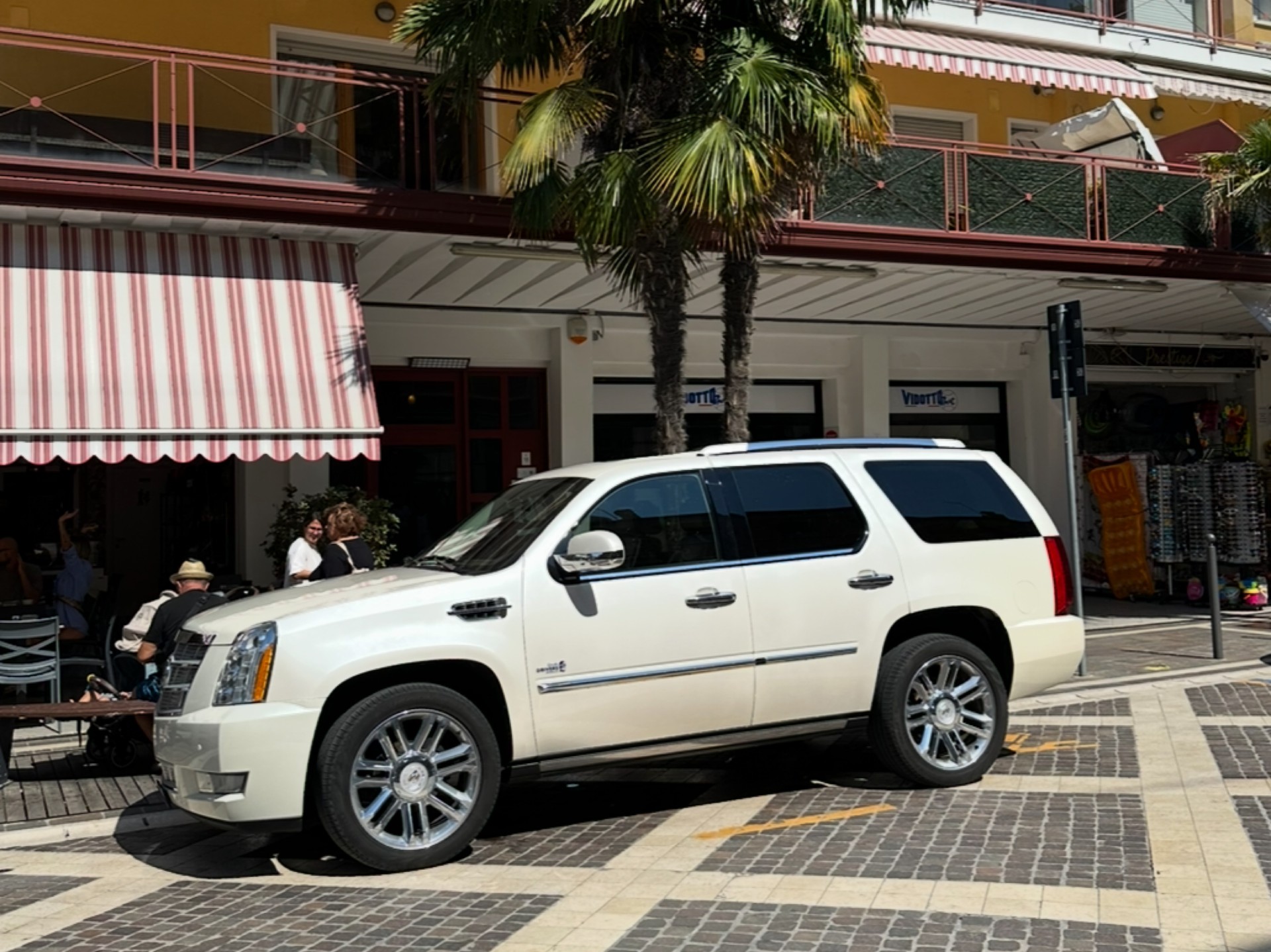 CADILLAC Escalade Platinum-image-10