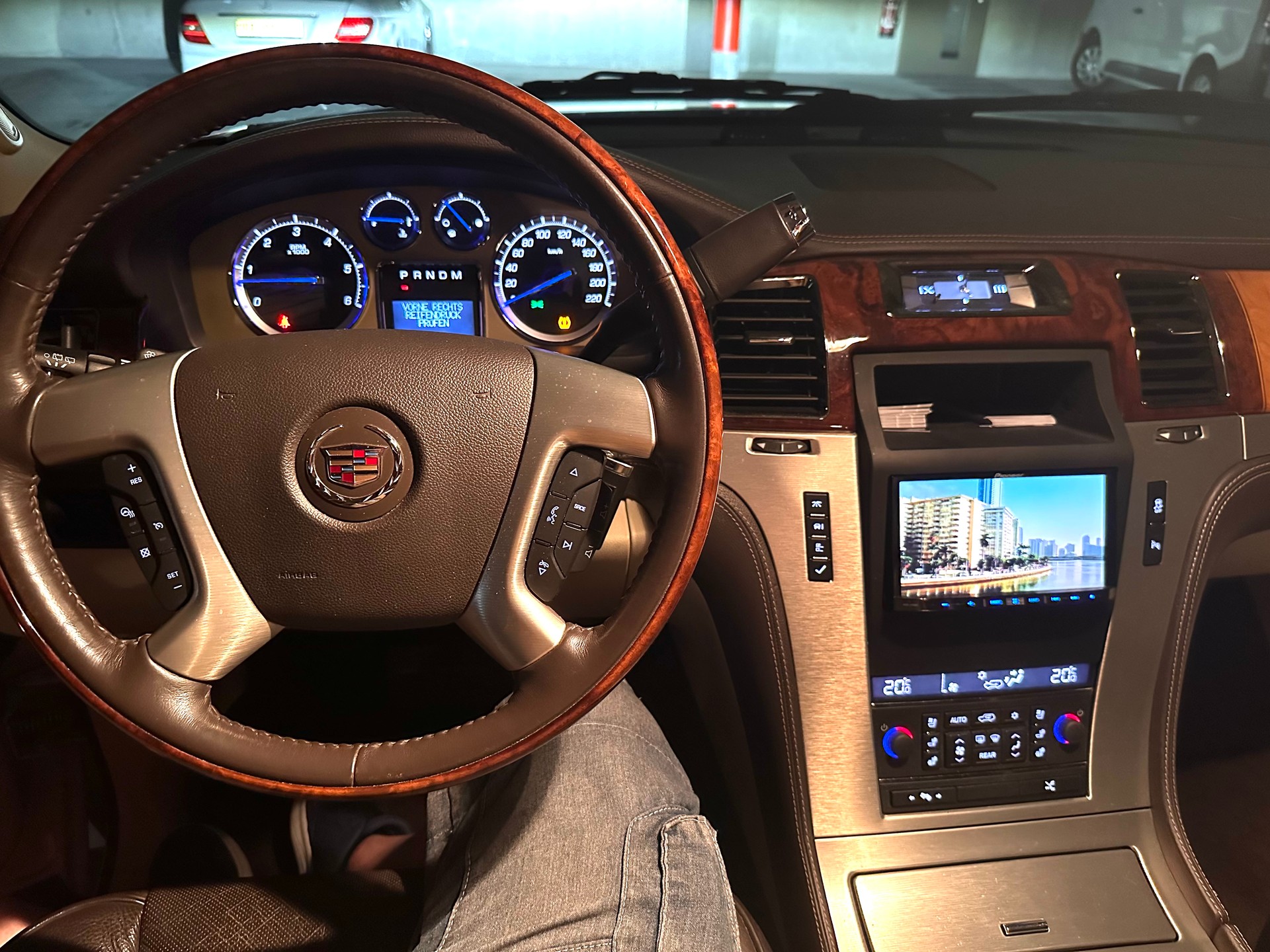 CADILLAC Escalade Platinum-image-4
