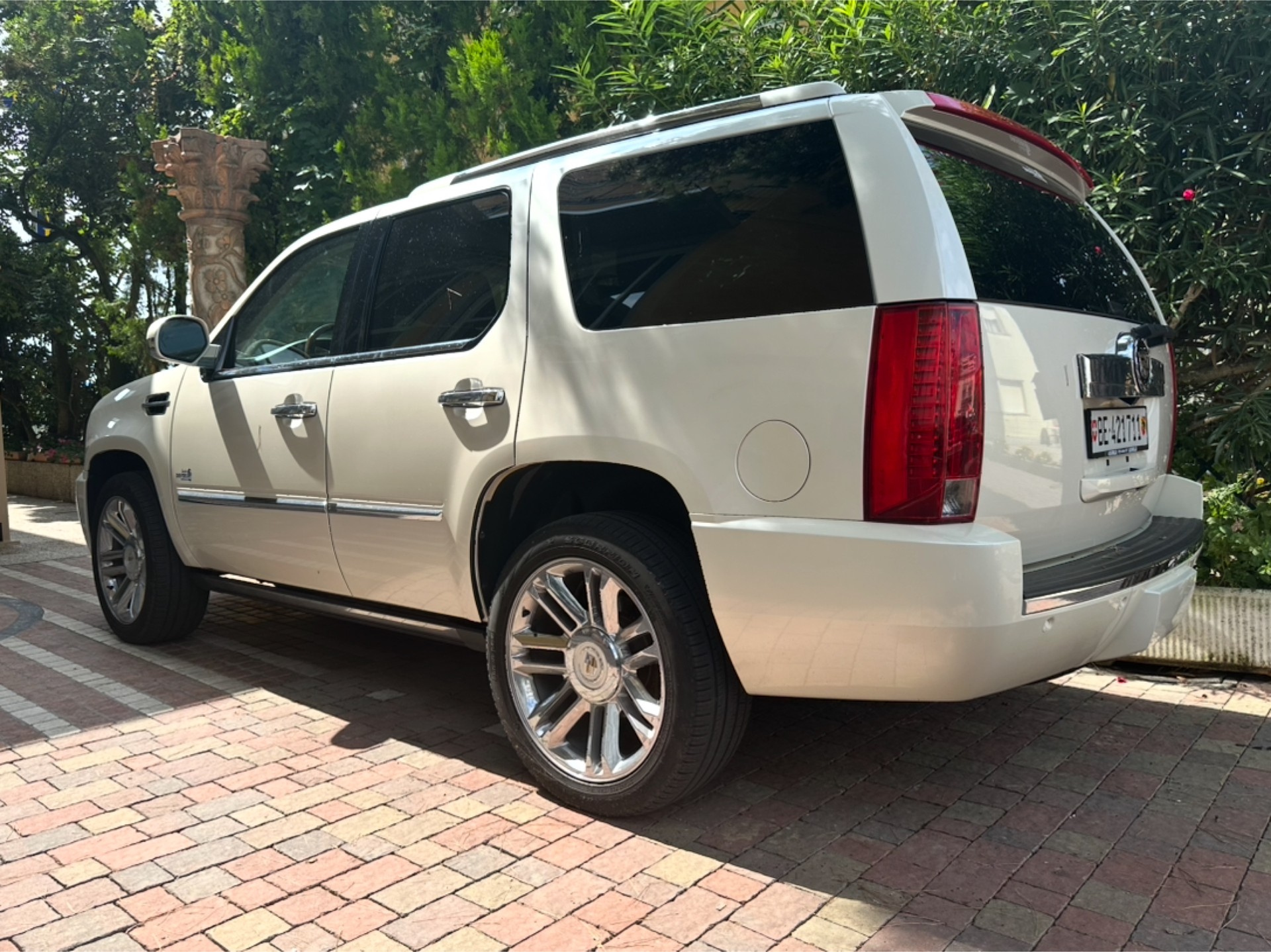 CADILLAC Escalade Platinum-image-1