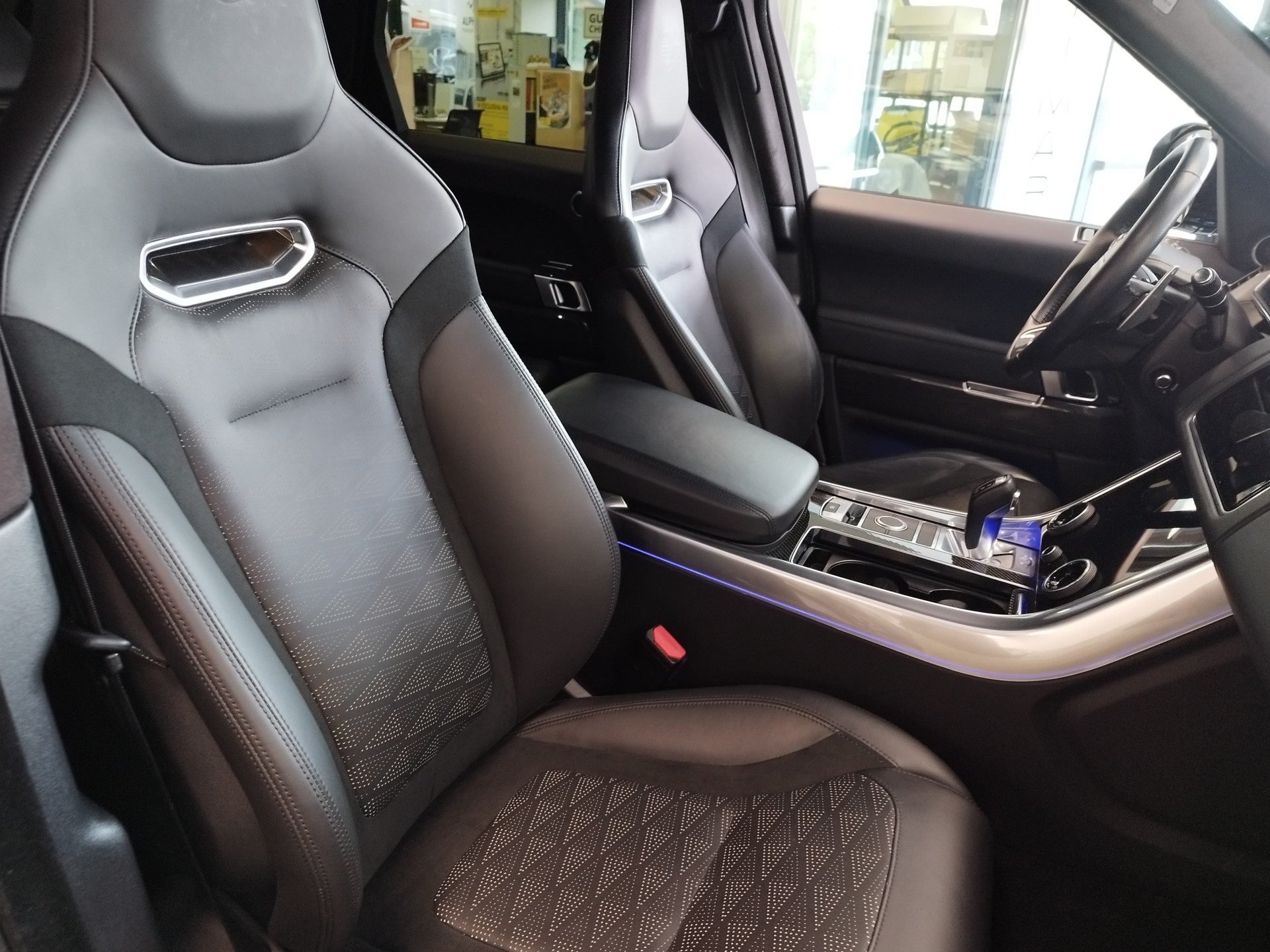 LAND ROVER Range Rover Sport 575 5.0 V8 S/C SVR Carbon Automatic-image-10