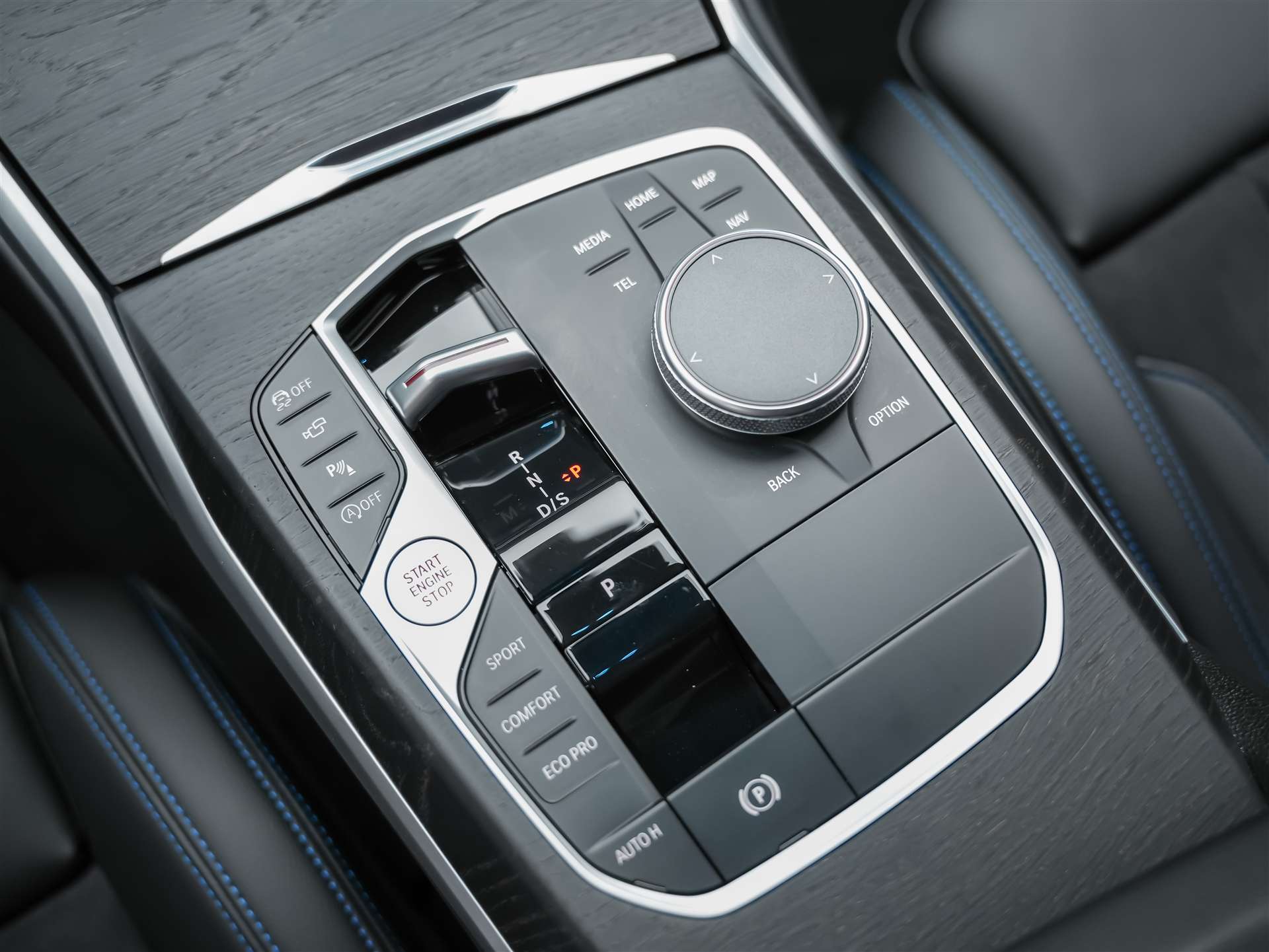 BMW 330i xDrive Steptronic M Sport *360° Kamera*Head Up Display*Abstandsregler*-image-21