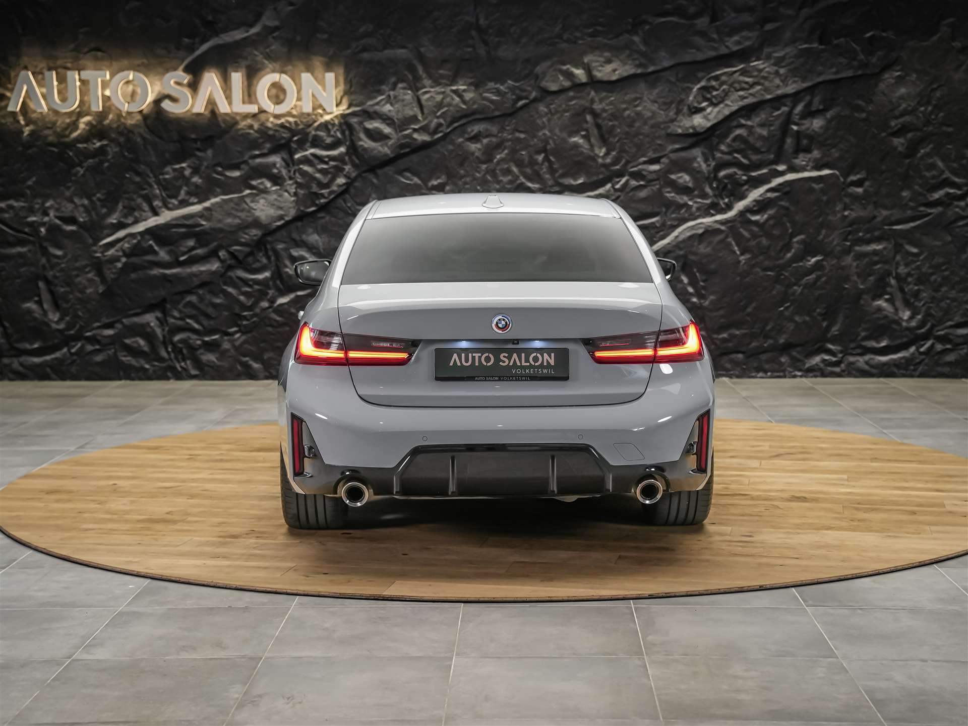 BMW 330i xDrive Steptronic M Sport *360° Kamera*Head Up Display*Abstandsregler*-image-4