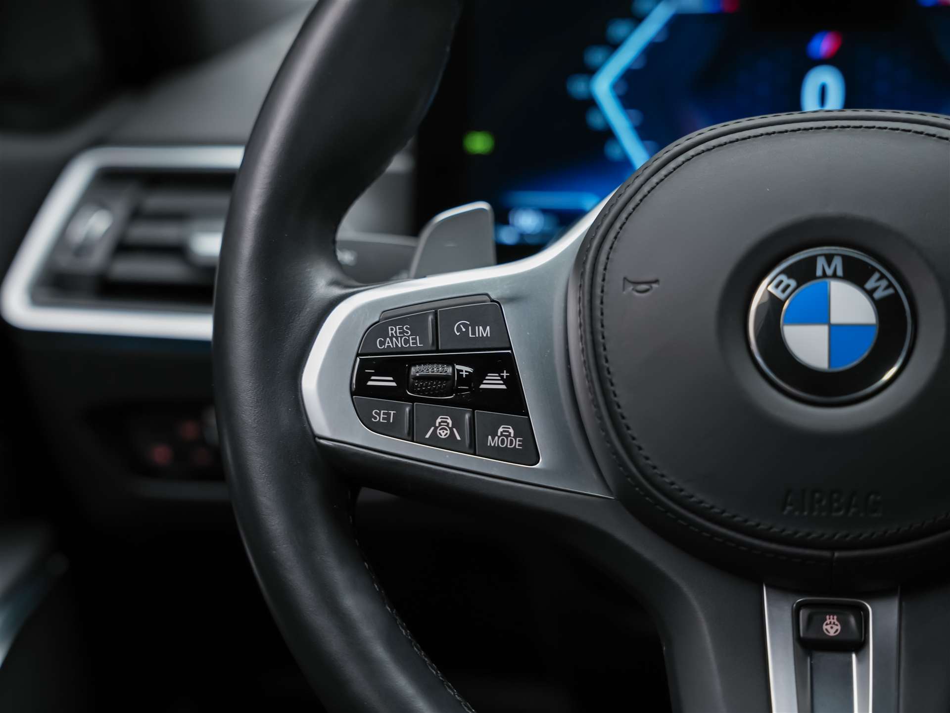 BMW 330i xDrive Steptronic M Sport *360° Kamera*Head Up Display*Abstandsregler*-image-27