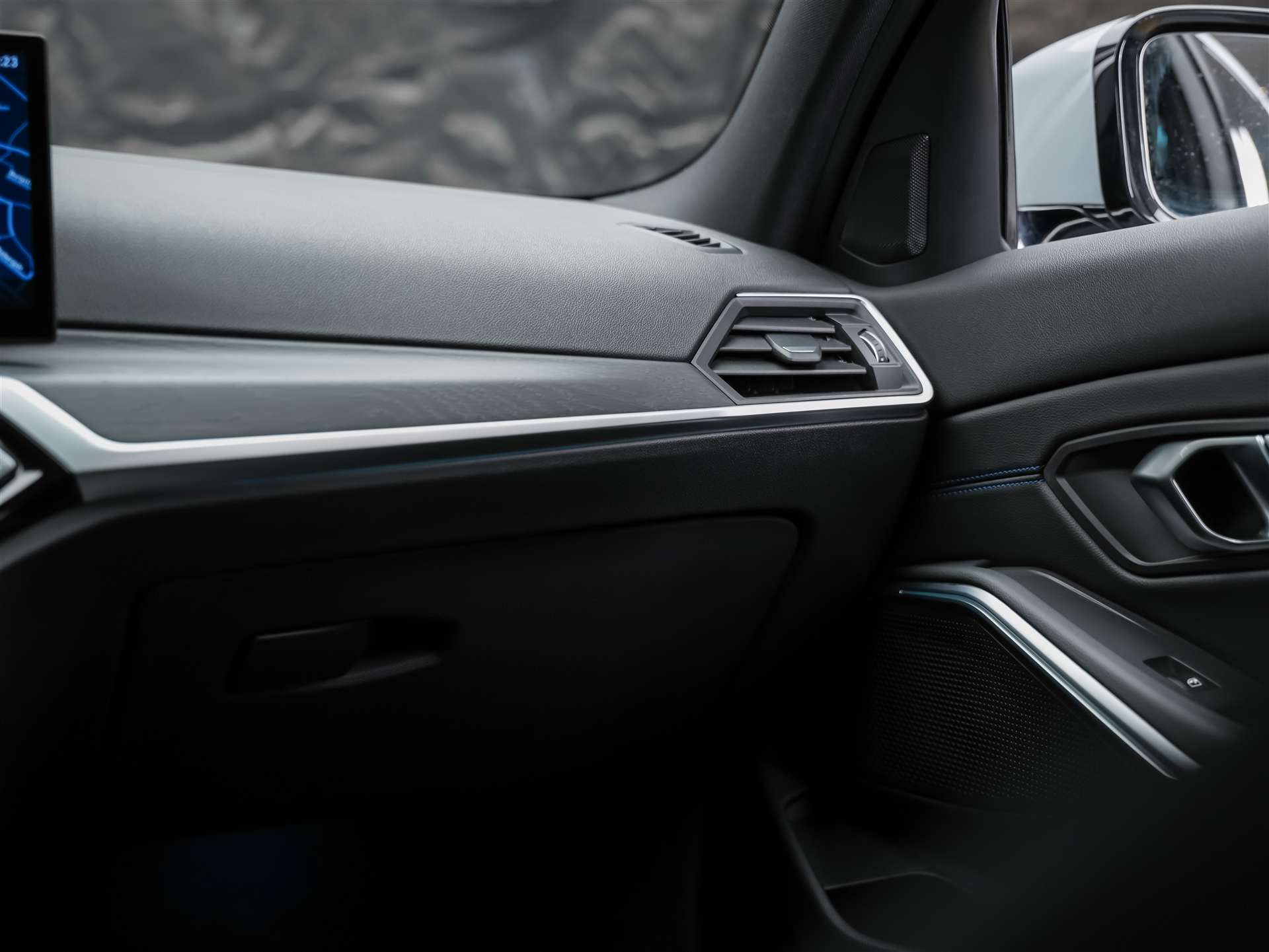 BMW 330i xDrive Steptronic M Sport *360° Kamera*Head Up Display*Abstandsregler*-image-20