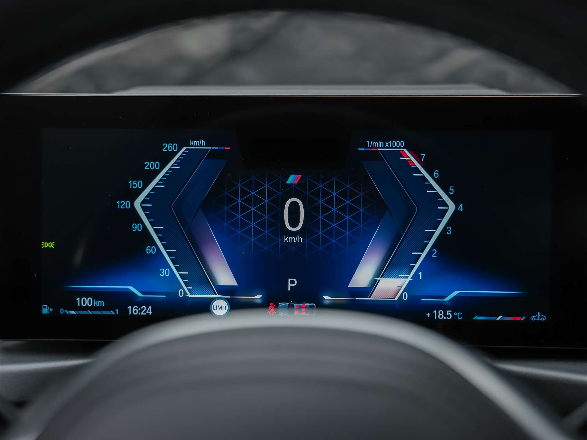 BMW 330i xDrive Steptronic M Sport *360° Kamera*Head Up Display*Abstandsregler*-image-30