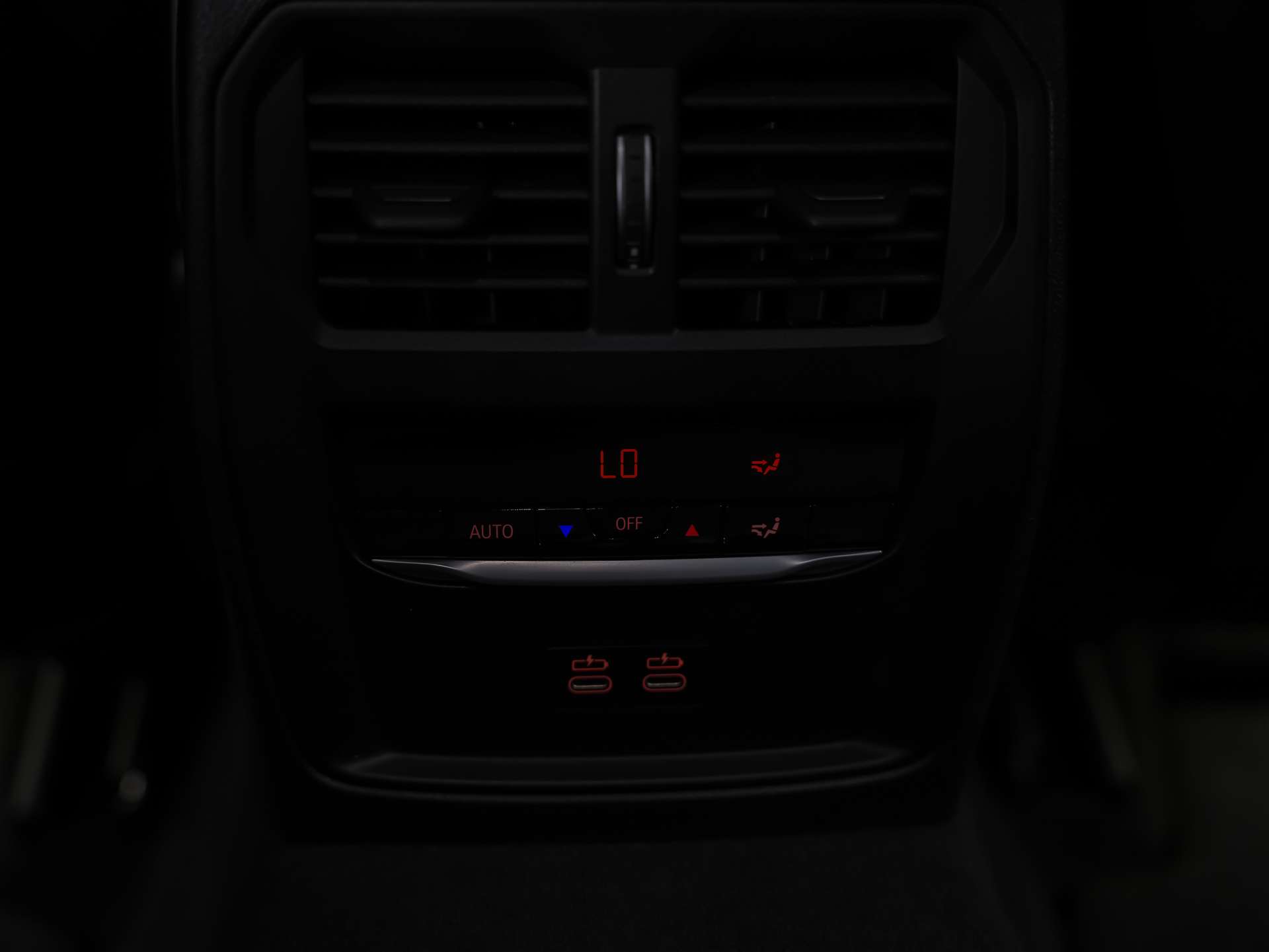 BMW 330i xDrive Steptronic M Sport *360° Kamera*Head Up Display*Abstandsregler*-image-13