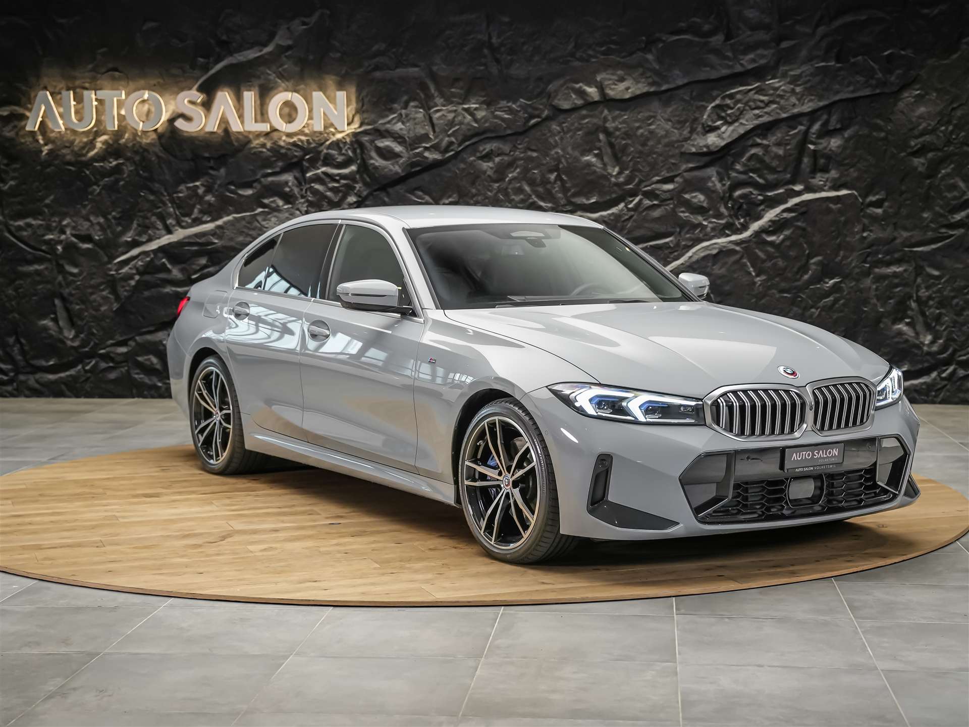 BMW 330i xDrive Steptronic M Sport *360° Kamera*Head Up Display*Abstandsregler*-image-6