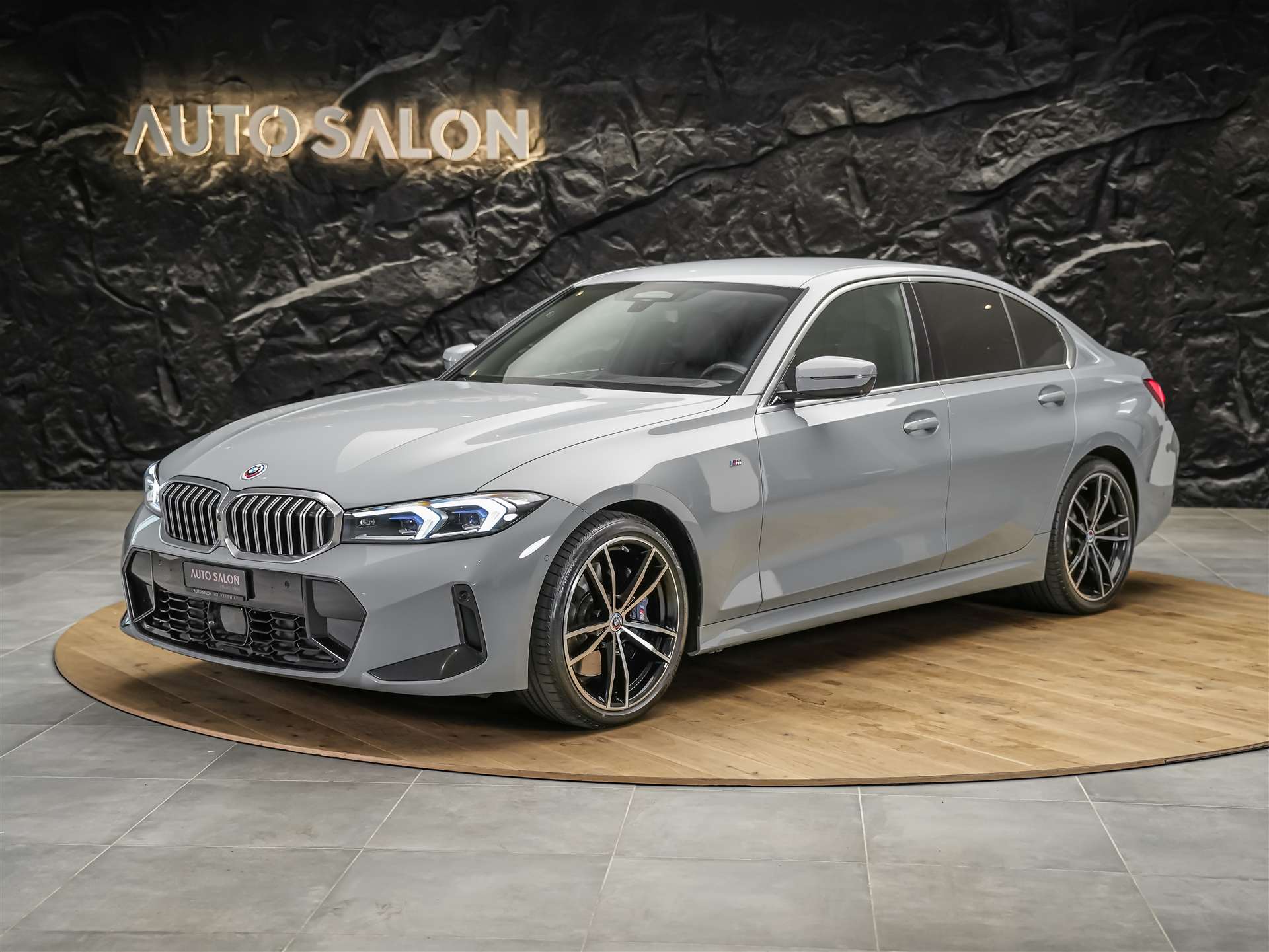 BMW 330i xDrive Steptronic M Sport *360° Kamera*Head Up Display*Abstandsregler*-showroom-element-1