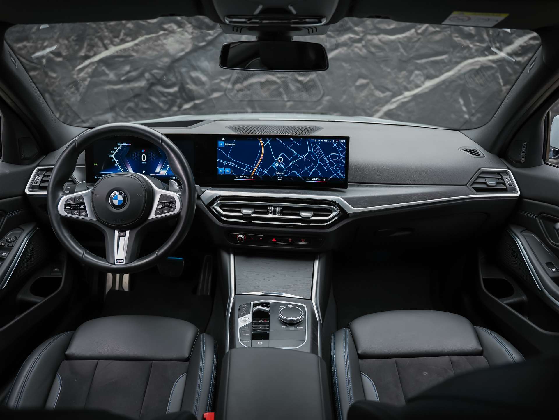BMW 330i xDrive Steptronic M Sport *360° Kamera*Head Up Display*Abstandsregler*-image-18
