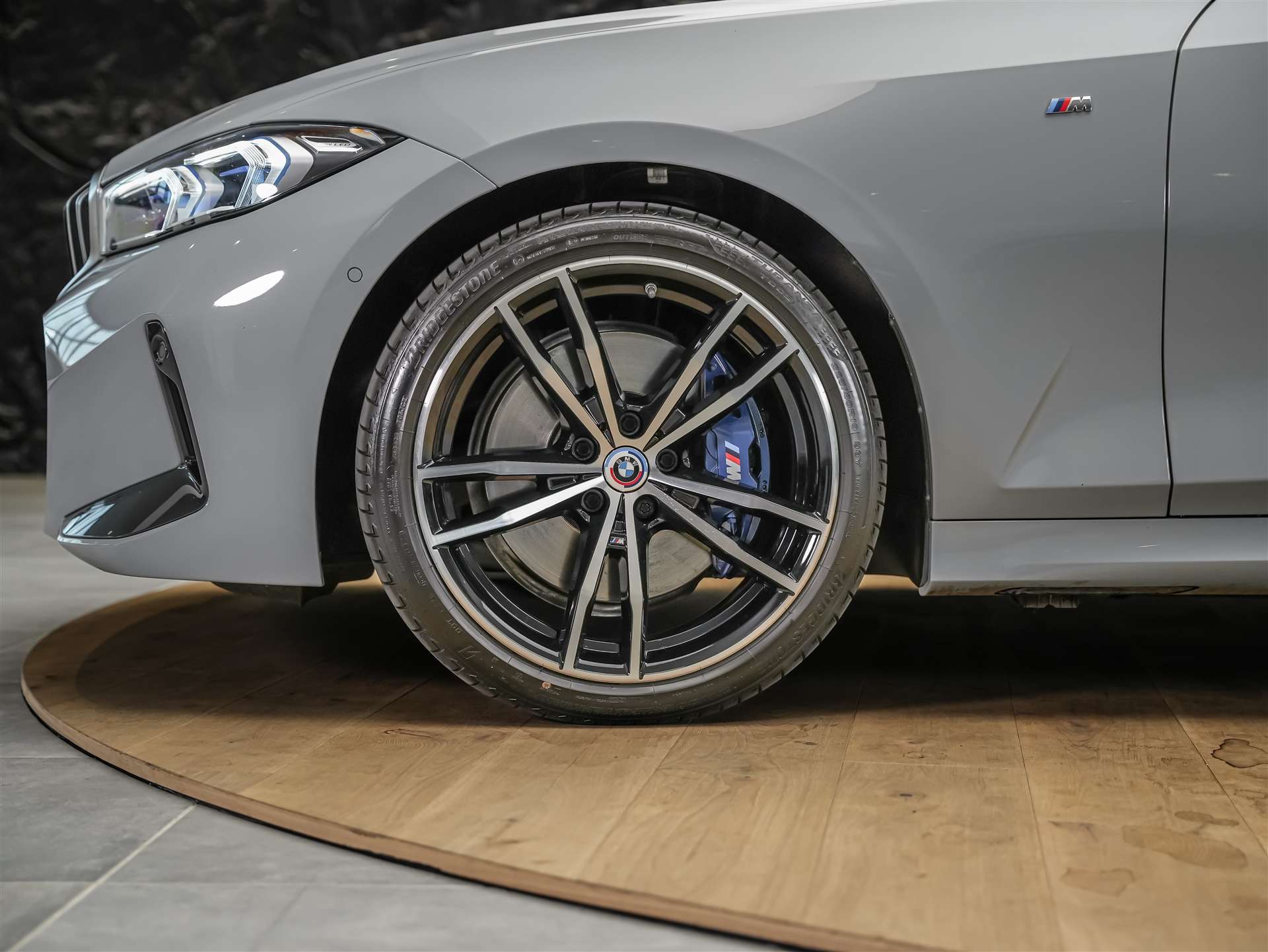 BMW 330i xDrive Steptronic M Sport *360° Kamera*Head Up Display*Abstandsregler*-image-16