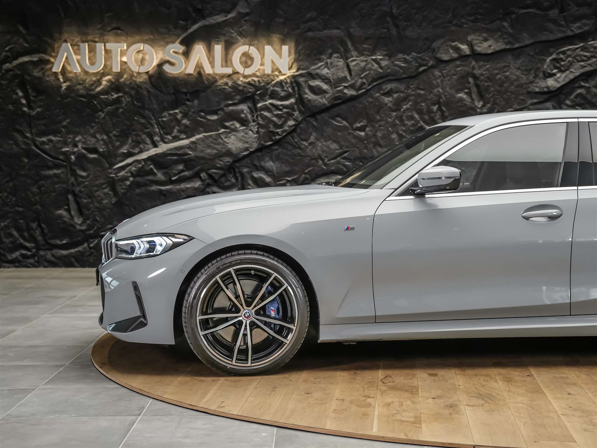 BMW 330i xDrive Steptronic M Sport *360° Kamera*Head Up Display*Abstandsregler*-image-15