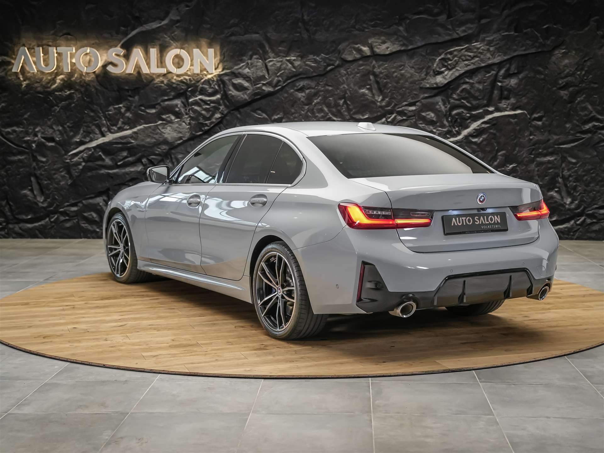 BMW 330i xDrive Steptronic M Sport *360° Kamera*Head Up Display*Abstandsregler*-showroom-element-3