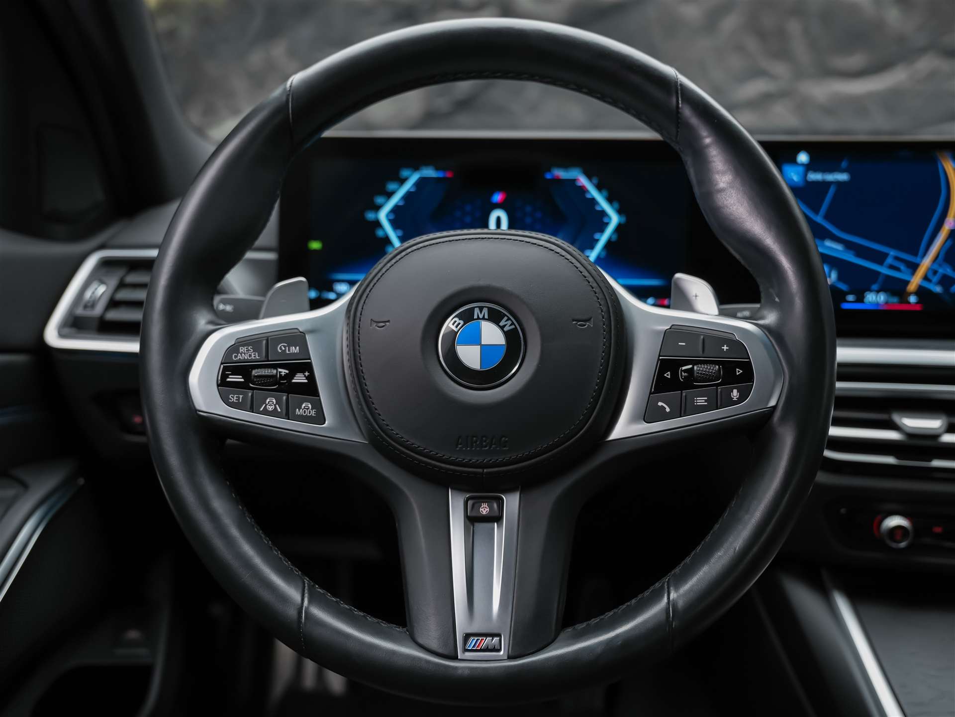 BMW 330i xDrive Steptronic M Sport *360° Kamera*Head Up Display*Abstandsregler*-image-26