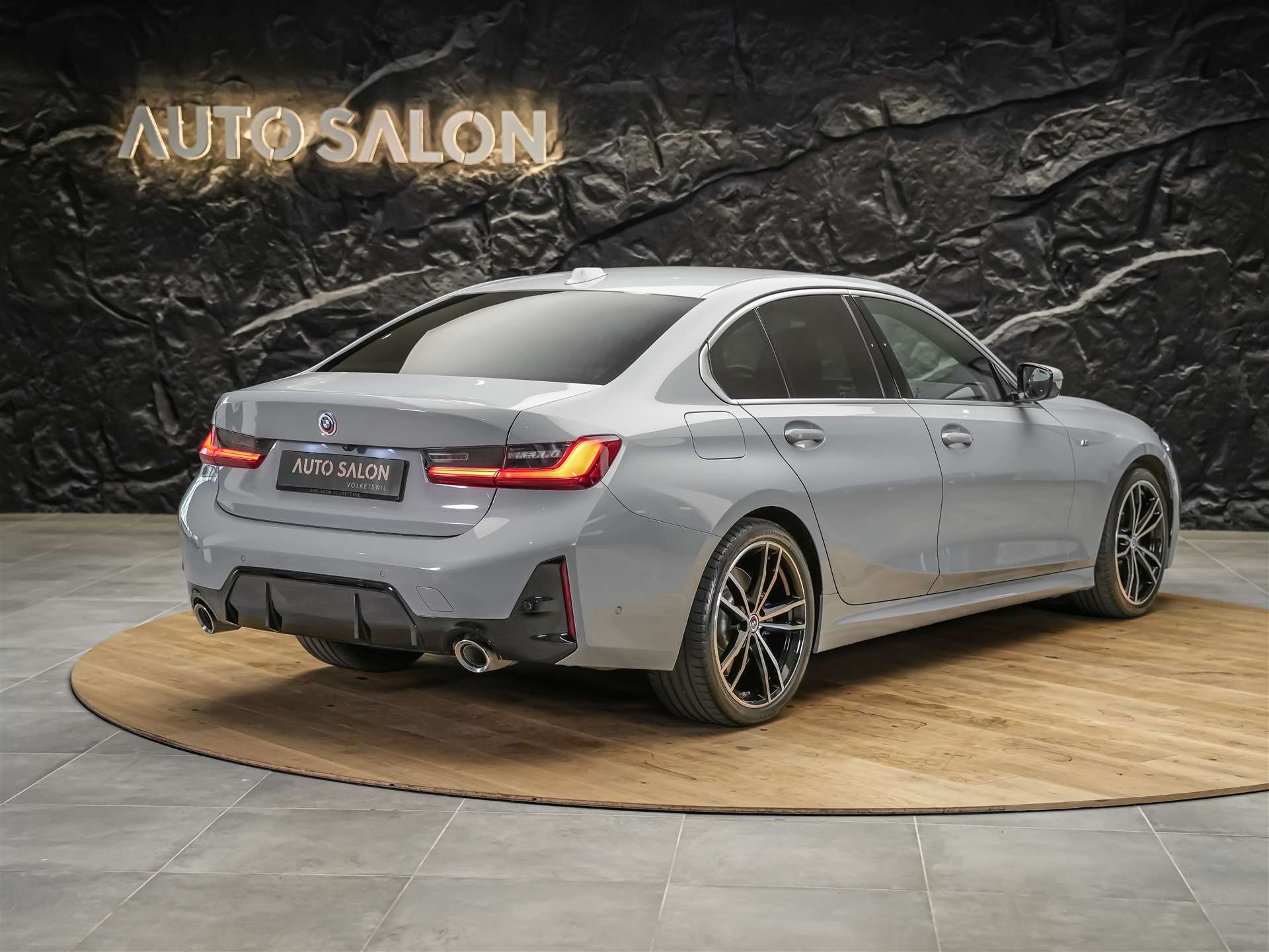 BMW 330i xDrive Steptronic M Sport *360° Kamera*Head Up Display*Abstandsregler*-image-5