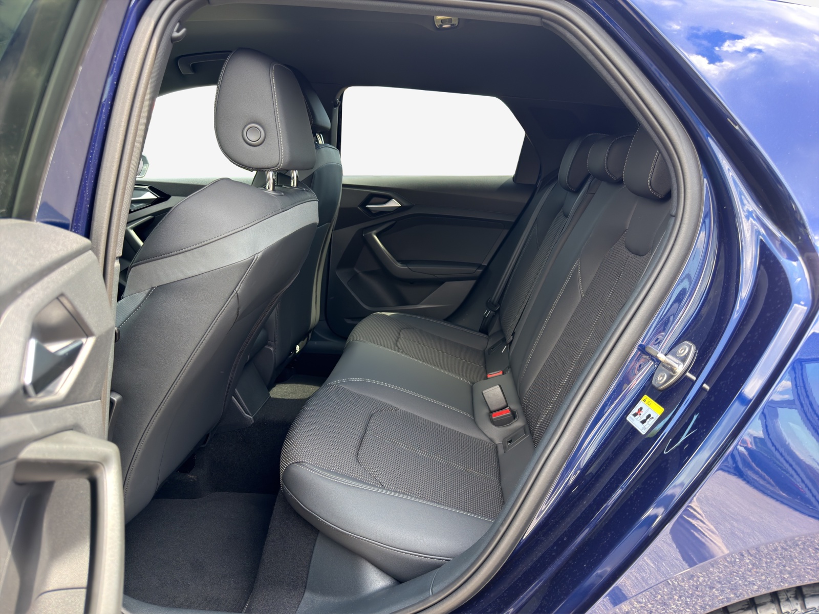 AUDI A1 Sportback 30 TFSI S Line Attraction S-tronic-image-11