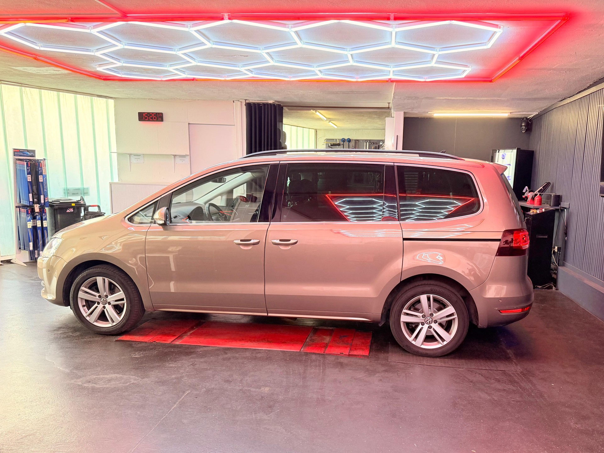 VW Sharan 2.0 TDI BMT Comfortline DSG-image-1