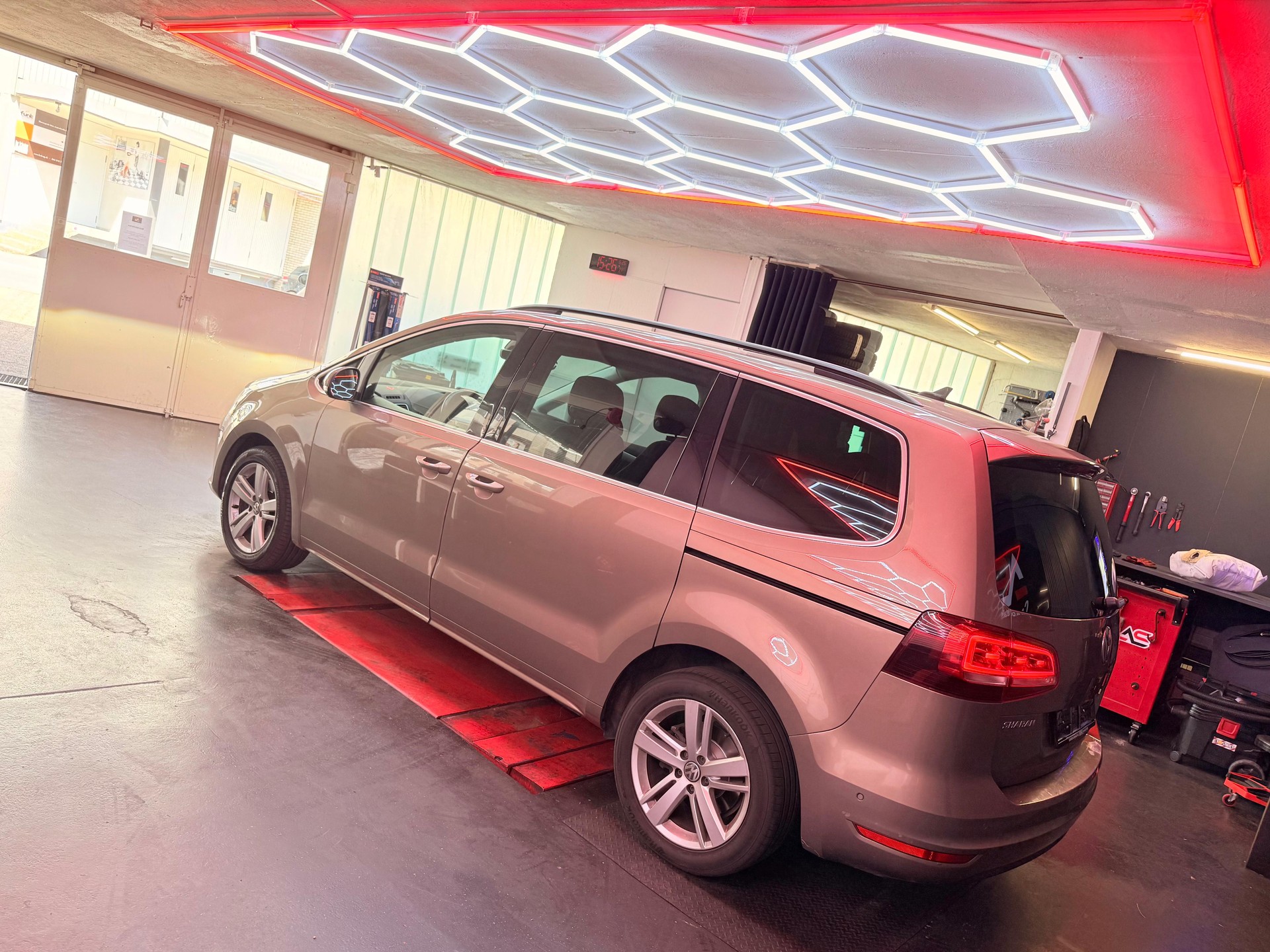 VW Sharan 2.0 TDI BMT Comfortline DSG-image-2