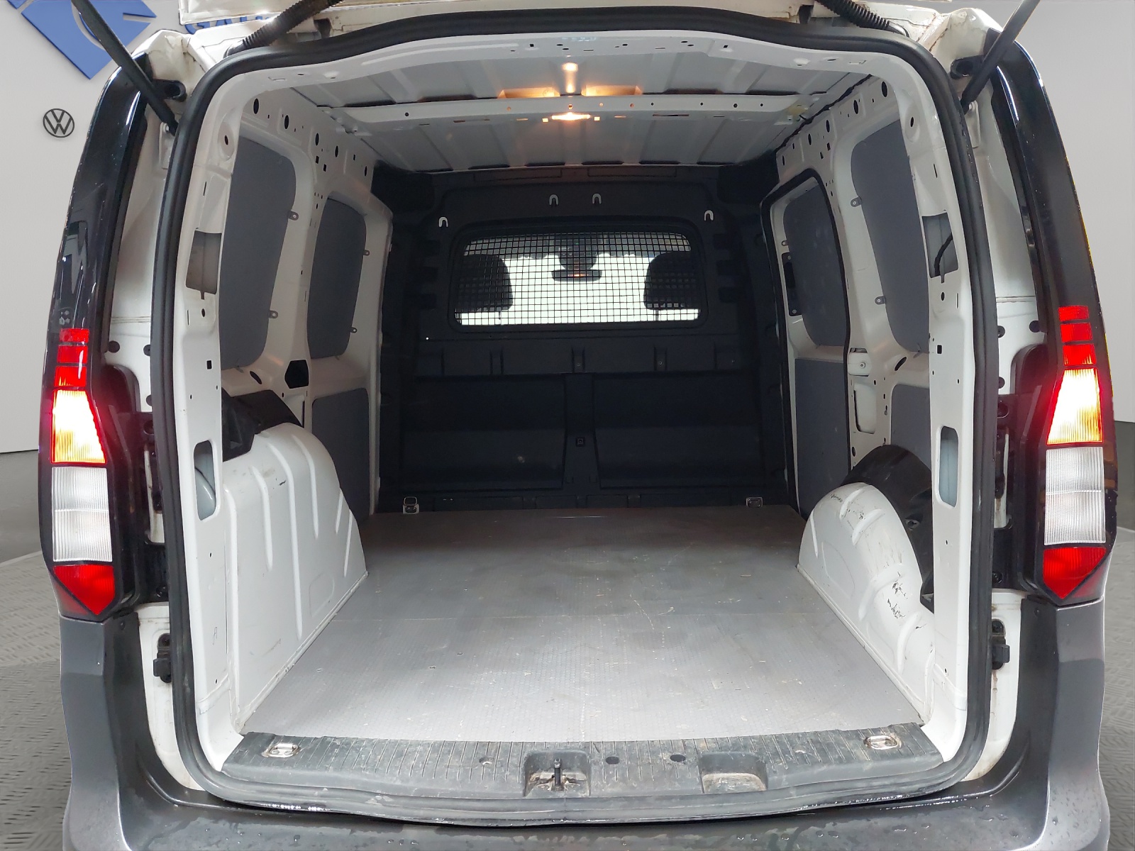 VW Caddy Cargo 2.0TDI Entry-image-9
