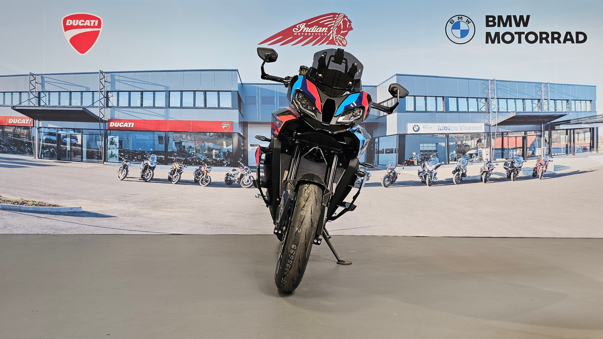 BMW M 1000 XR-image-1