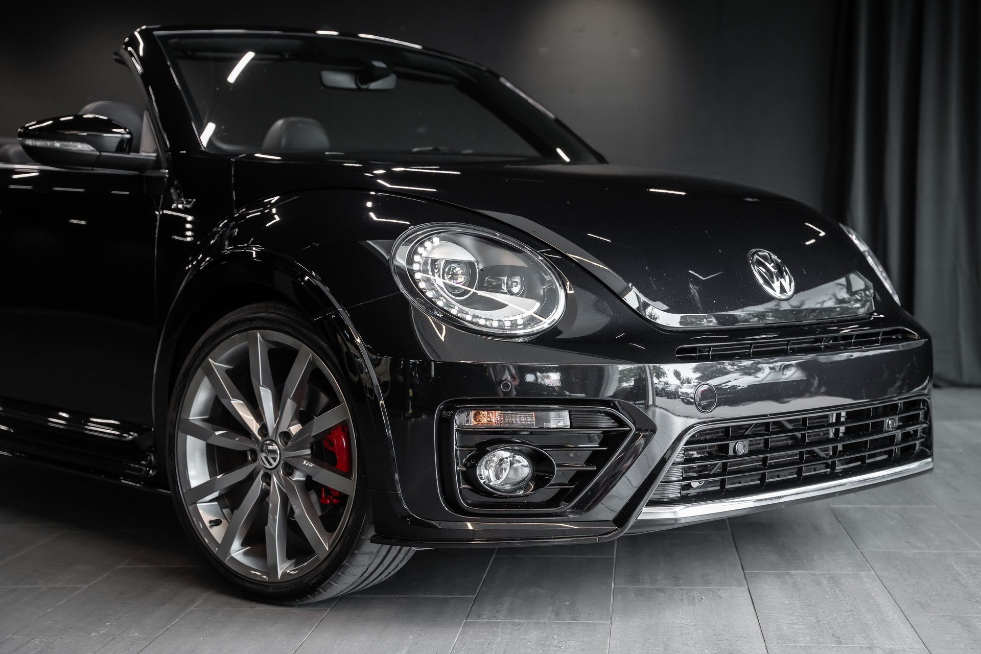 VW Beetle Cabriolet 2.0 TSI BMT R-Line DSG / Exclusive Manufaktur / Vienna / Bi-Xenon / Salvador Felgen / Waschdüsen beheizt-image-1