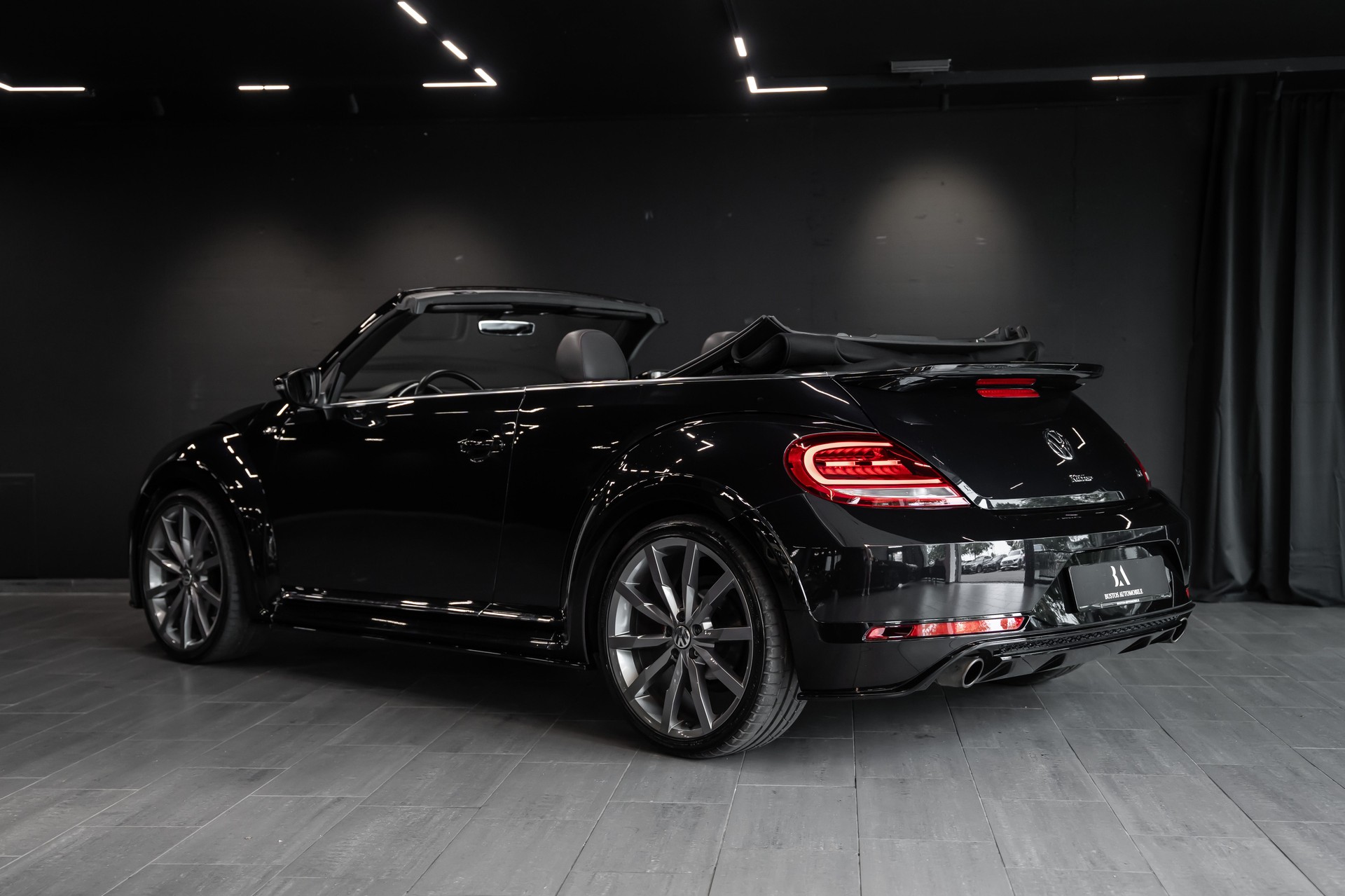 VW Beetle Cabriolet 2.0 TSI BMT R-Line DSG / Exclusive Manufaktur / Vienna / Bi-Xenon / Salvador Felgen / Waschdüsen beheizt-image-7