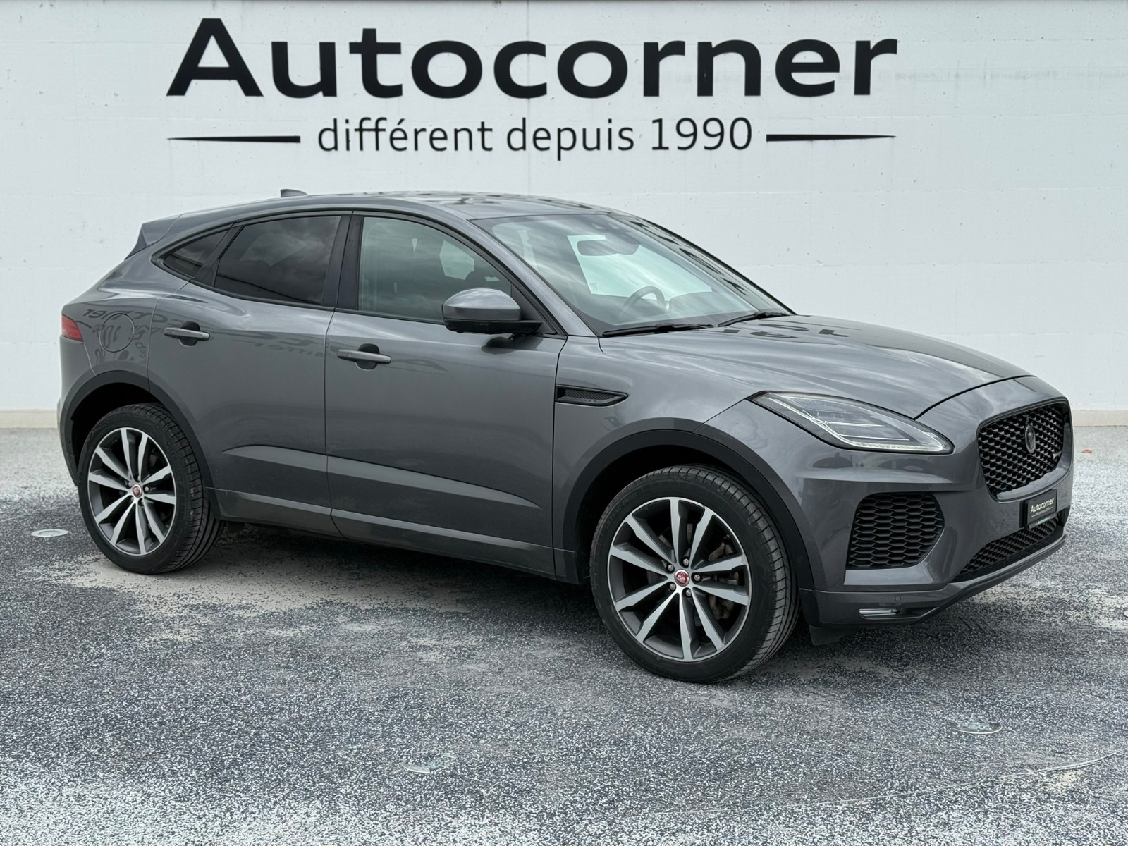 JAGUAR E-Pace 2.0d D240 R-Dynamic HSE AWD Automatik-showroom-element-2