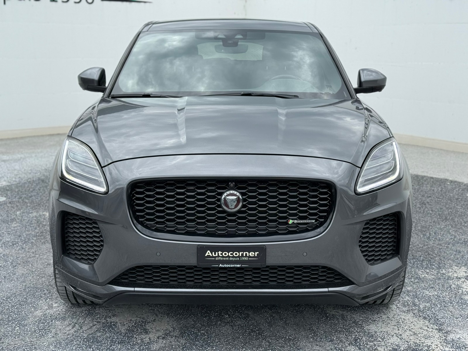 JAGUAR E-Pace 2.0d D240 R-Dynamic HSE AWD Automatik-showroom-element-1