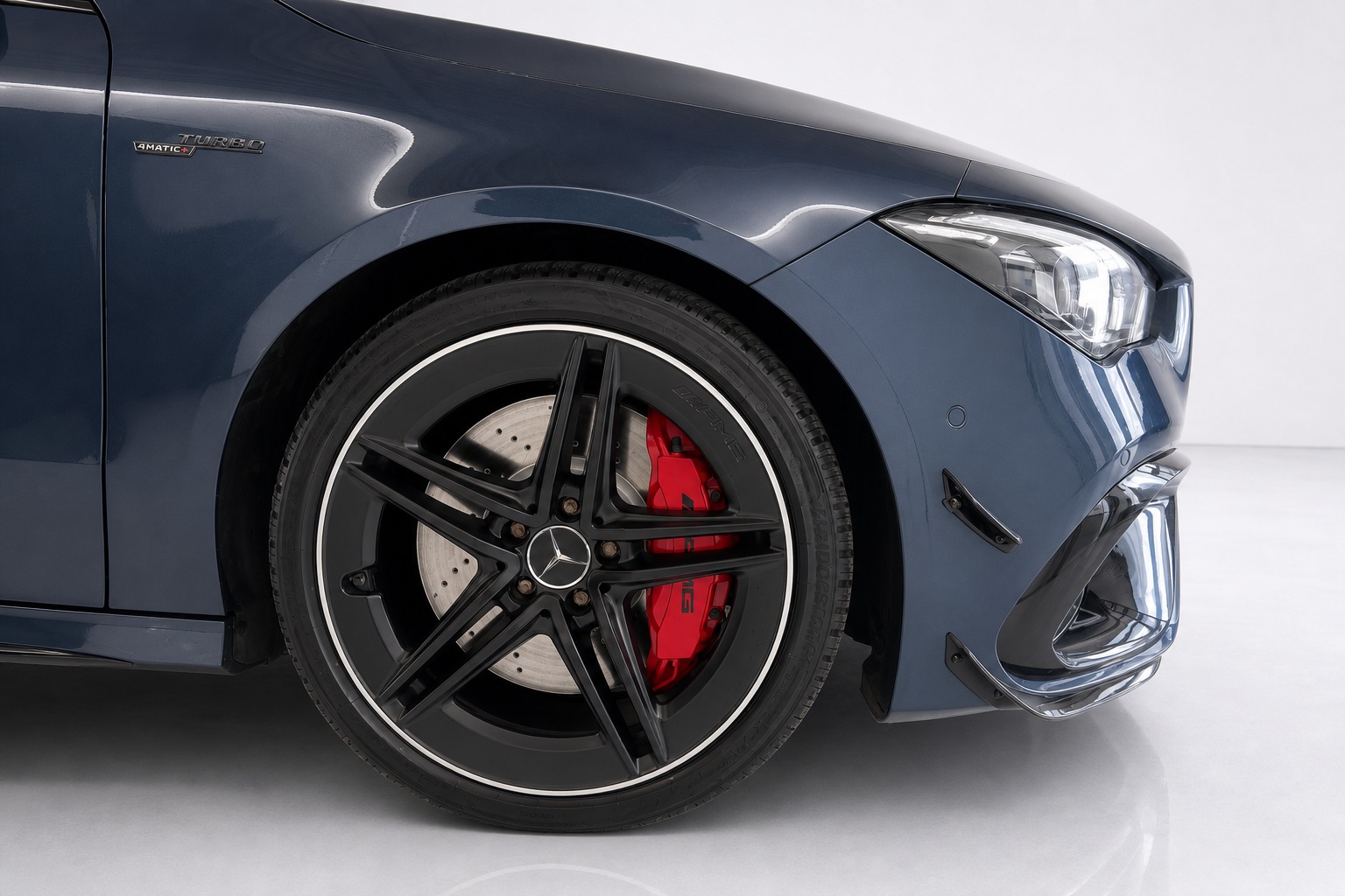 MERCEDES-BENZ CLA 45 S AMG 4Matic+ 8G-DCT-showroom-element-3