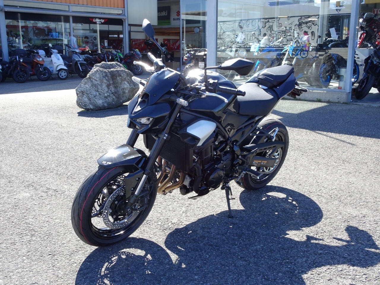 KAWASAKI Z 900-image-3