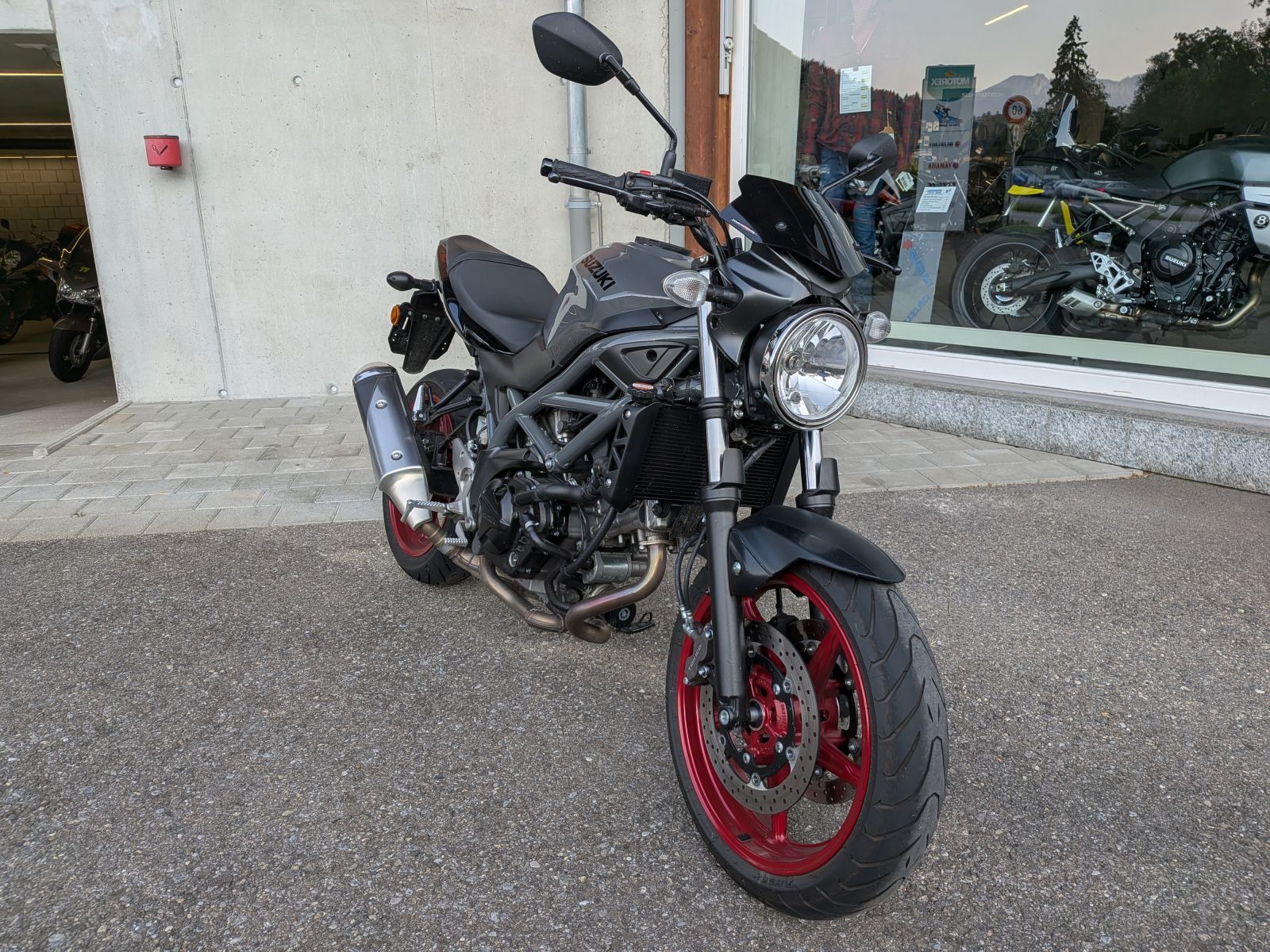 SUZUKI SV 650-image-1