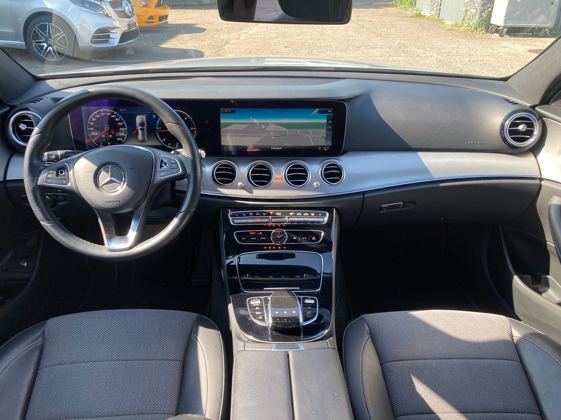 MERCEDES-BENZ E 220 d Swiss Star Avantgarde 4Matic 9G-Tronic-image-9