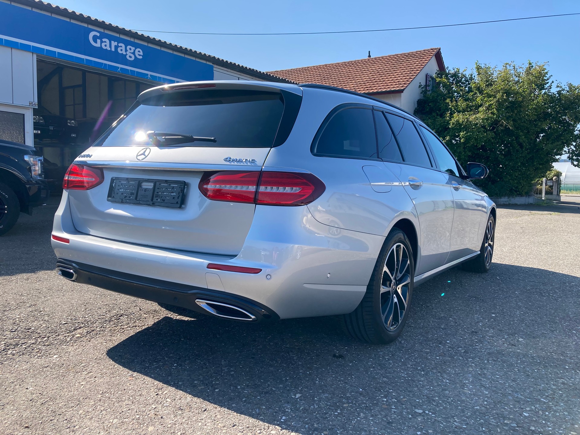 MERCEDES-BENZ E 220 d Swiss Star Avantgarde 4Matic 9G-Tronic-showroom-element-3
