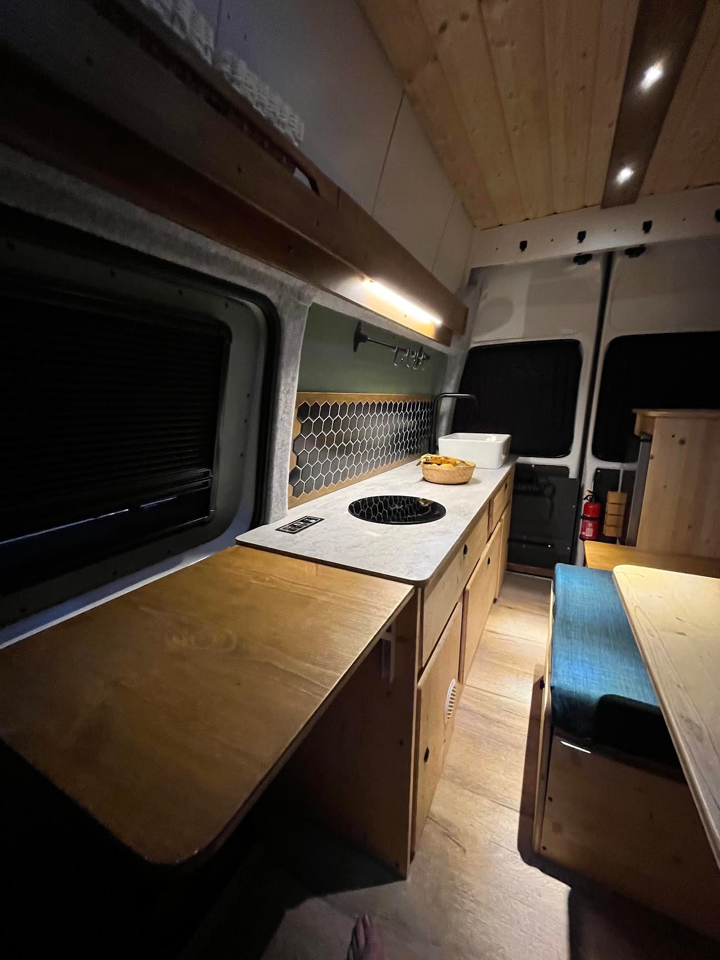 VW T6.1 2L 150CV 4Motion boîte automatique DSG aménagement camper récent, comme neuf-image-6
