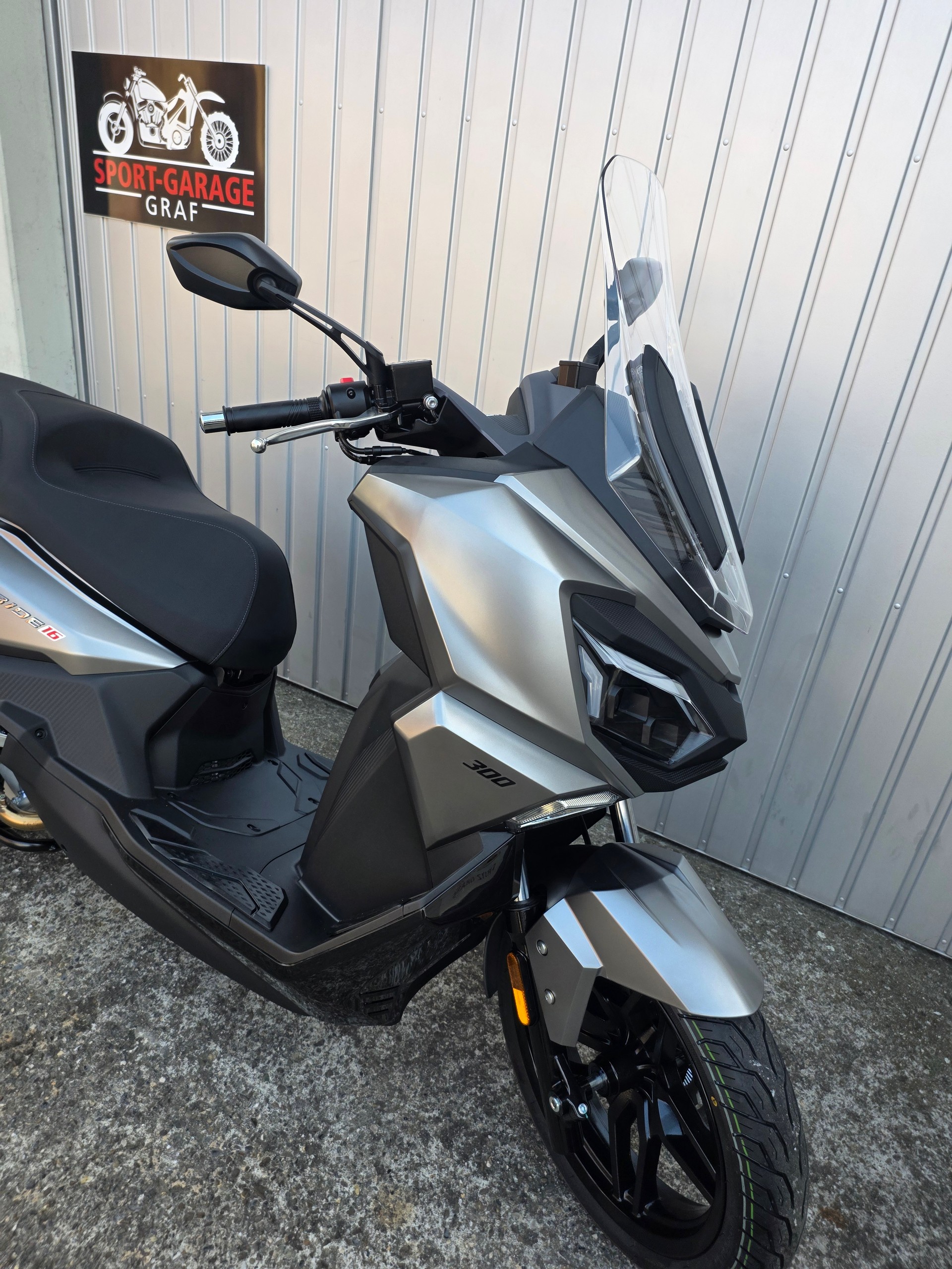 SYM Joyride 300-showroom-element-1