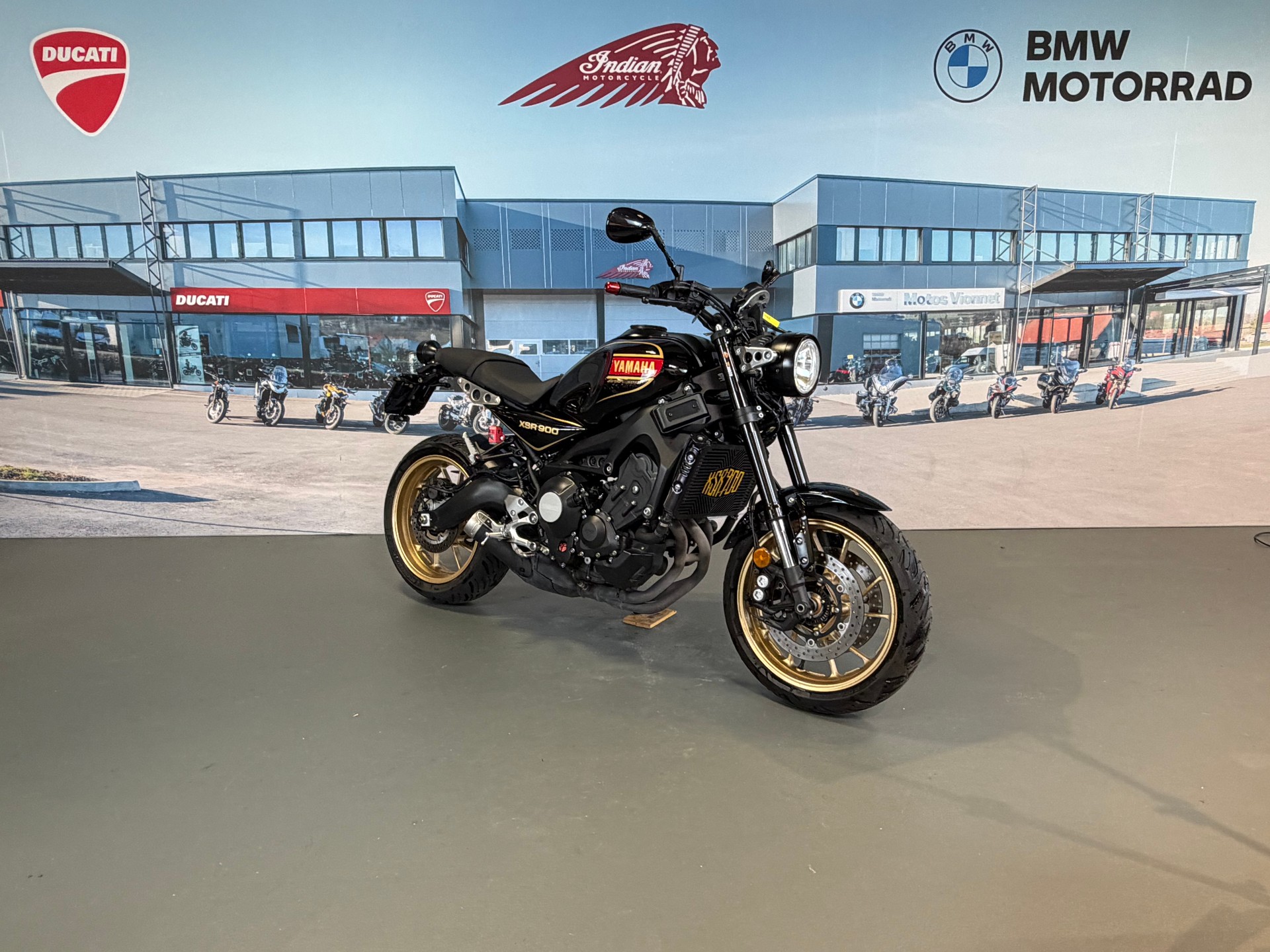 YAMAHA XSR 900-image-0