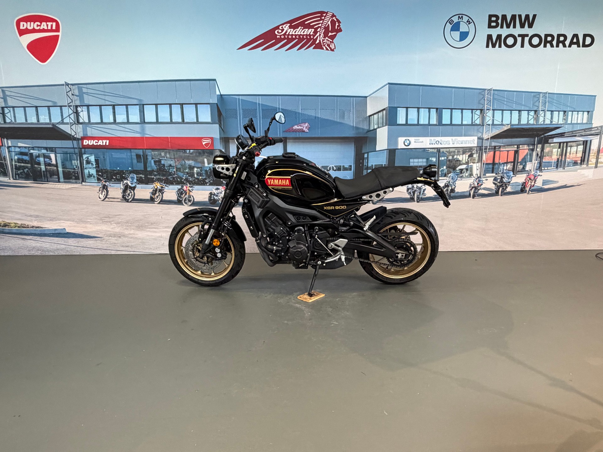 YAMAHA XSR 900-image-2