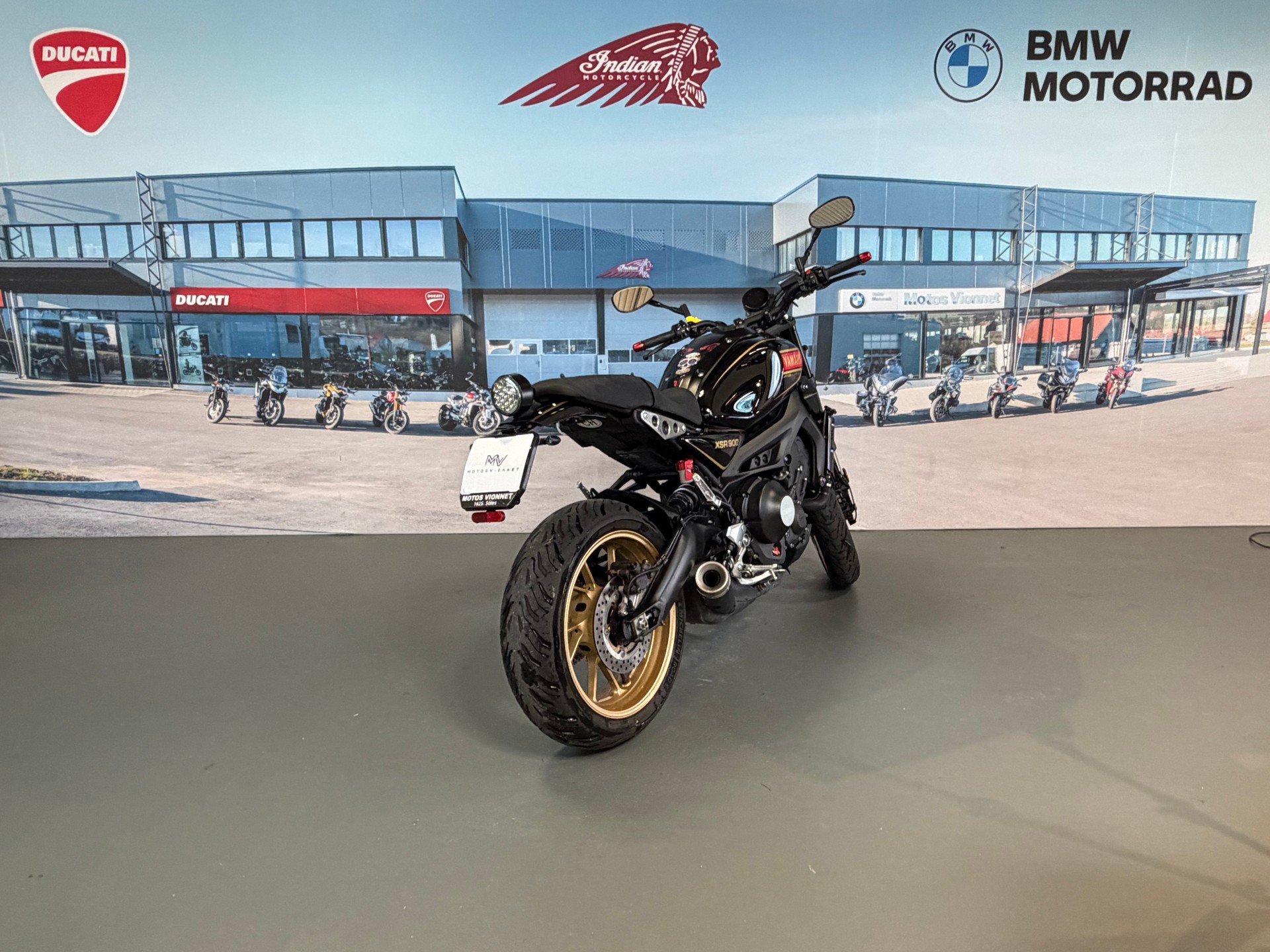 YAMAHA XSR 900-image-3