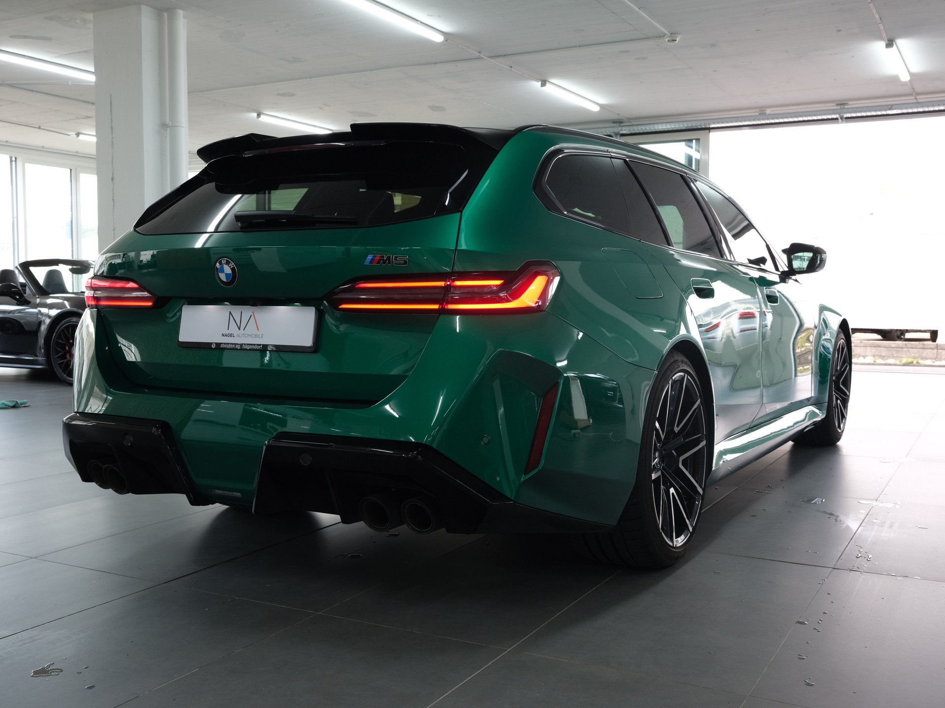 BMW M5 xDrive Touring *M-Performance* *Individual* *Werksgarantie*-showroom-element-2