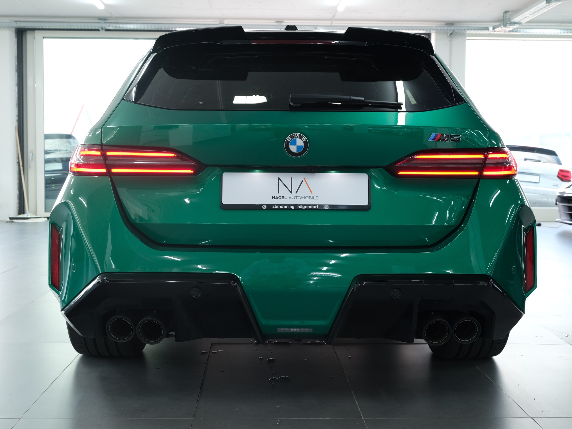 BMW M5 xDrive Touring *M-Performance* *Individual* *Werksgarantie*-showroom-element-3