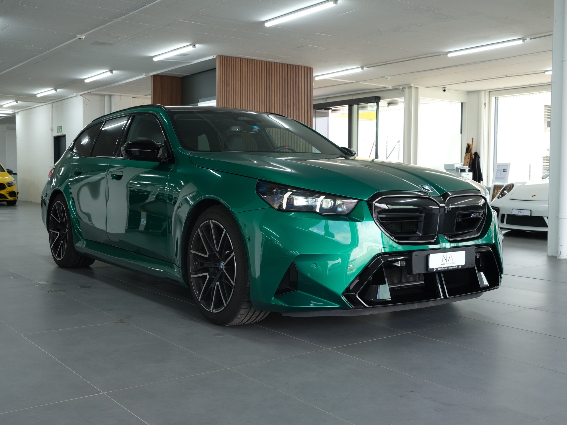 BMW M5 xDrive Touring *M-Performance* *Individual* *Werksgarantie*-showroom-element-1