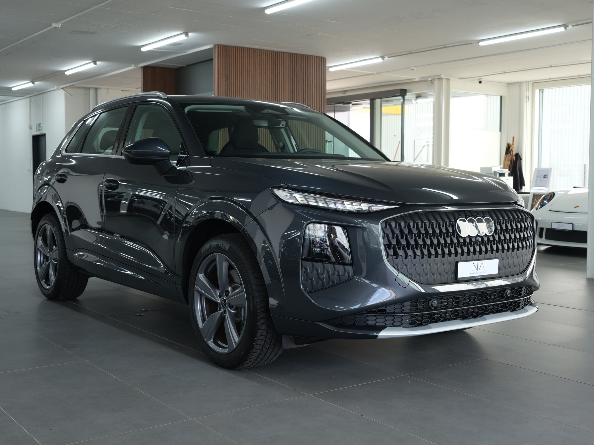 AUDI Q3 SUV TFSI quattro 150 kW S tronic *Werksgarantie* *1.Hand* *Neuwagen*-showroom-element-1