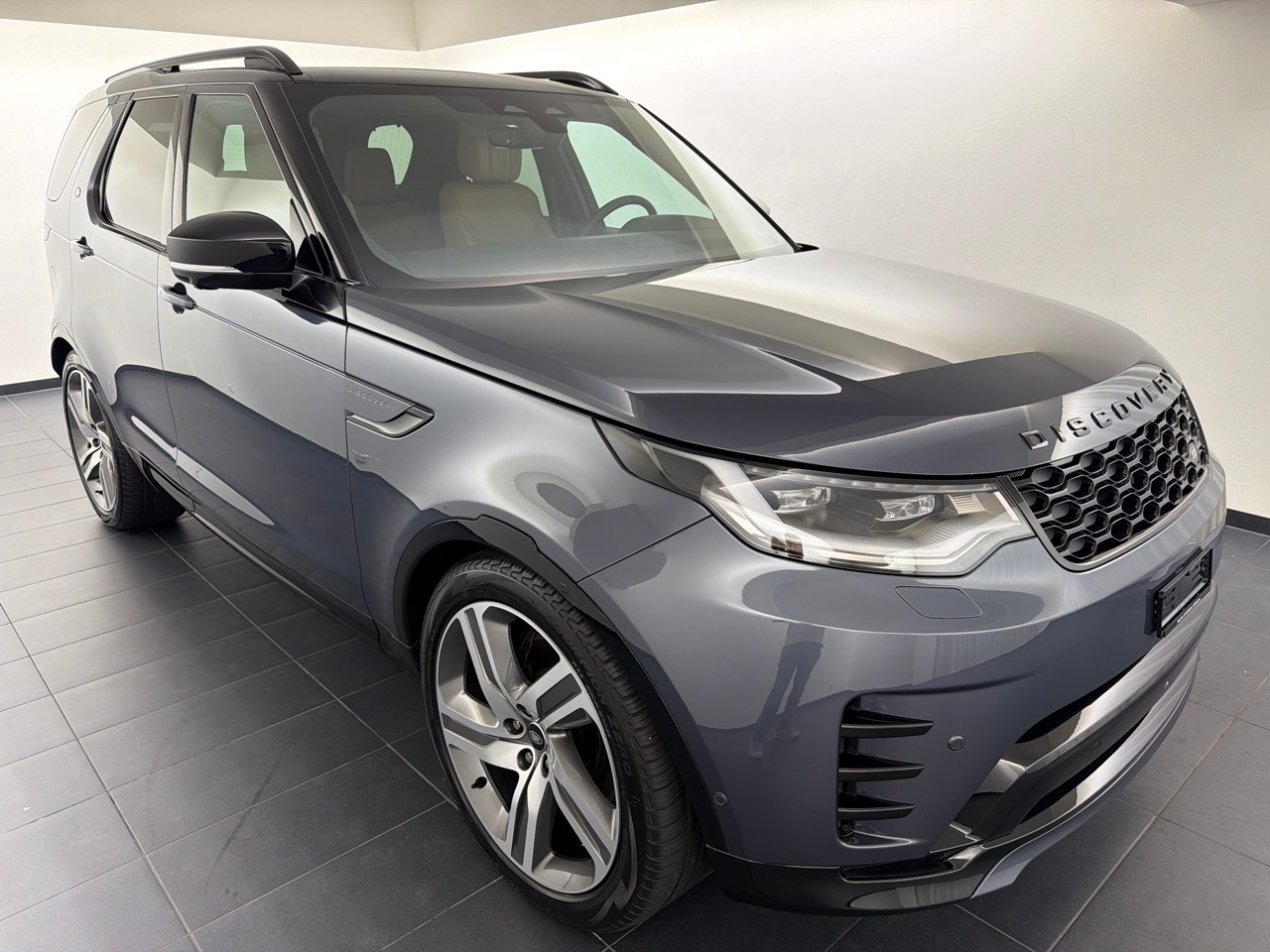 LAND ROVER Disco 3.0D I6 350 Dyn HSE-showroom-element-3