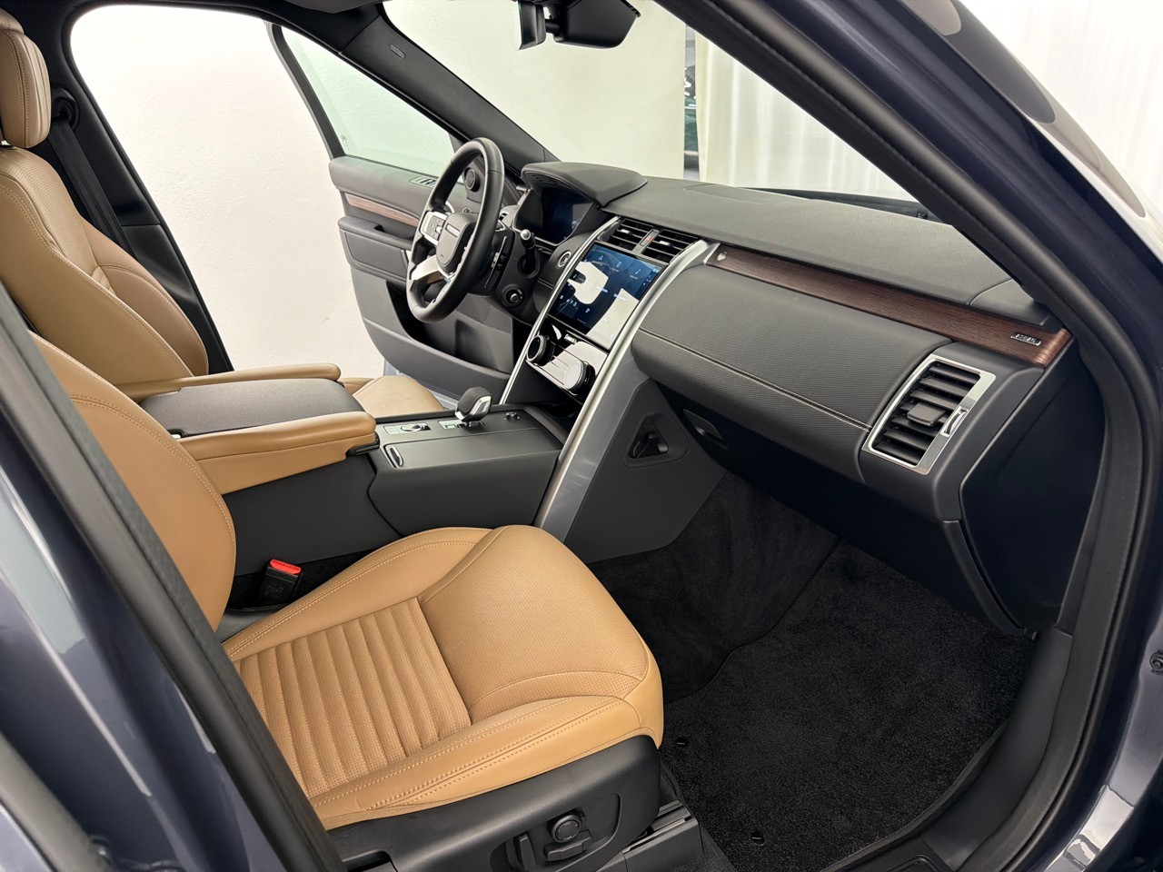 LAND ROVER Disco 3.0D I6 350 Dyn HSE-image-8
