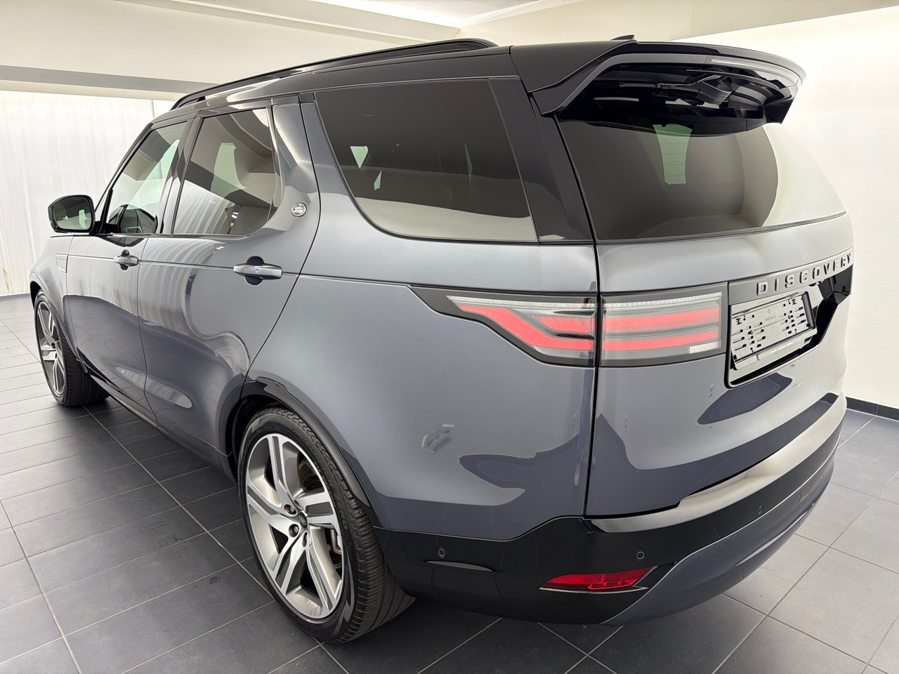 LAND ROVER Disco 3.0D I6 350 Dyn HSE-showroom-element-1