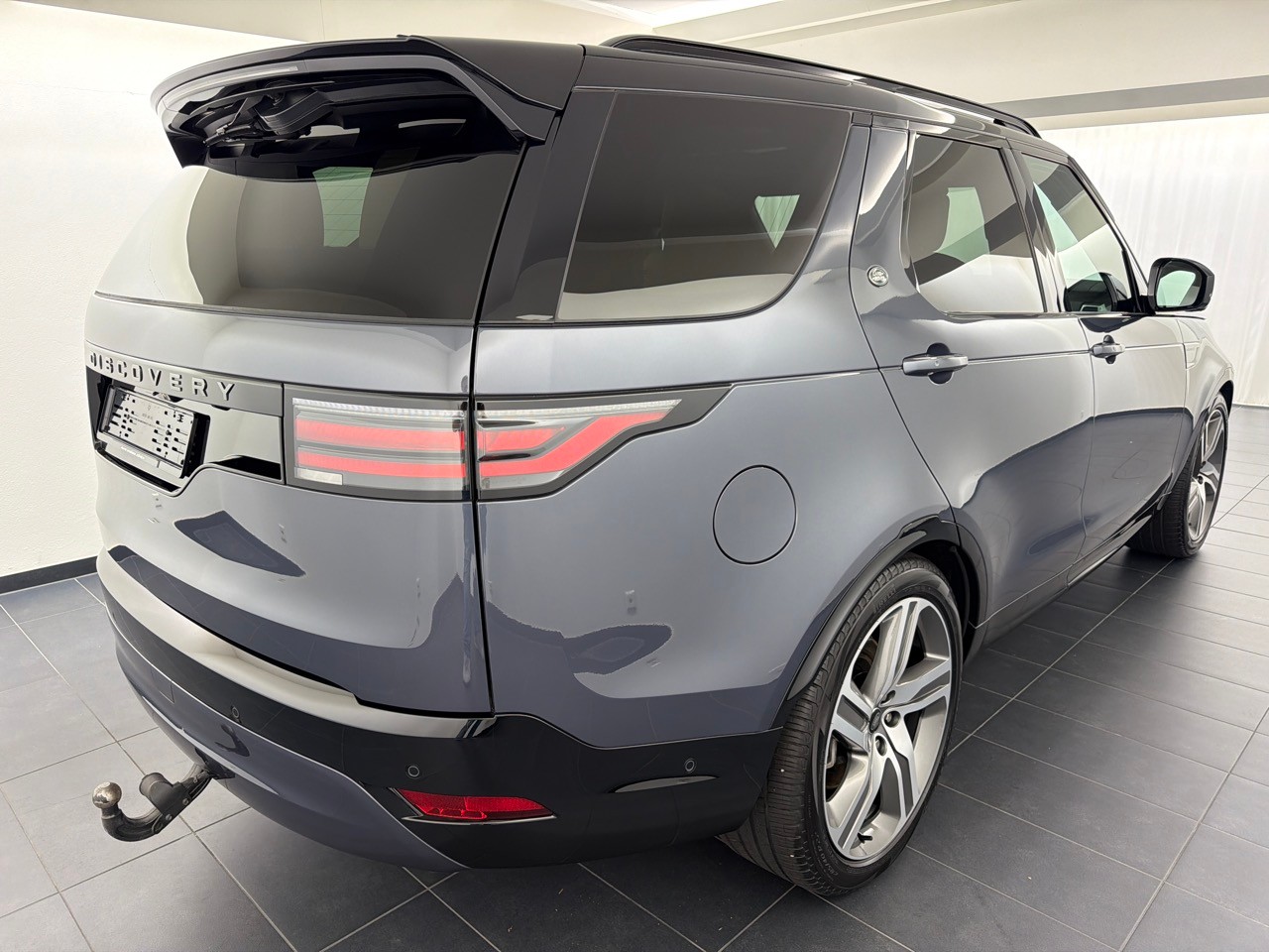 LAND ROVER Disco 3.0D I6 350 Dyn HSE-showroom-element-2