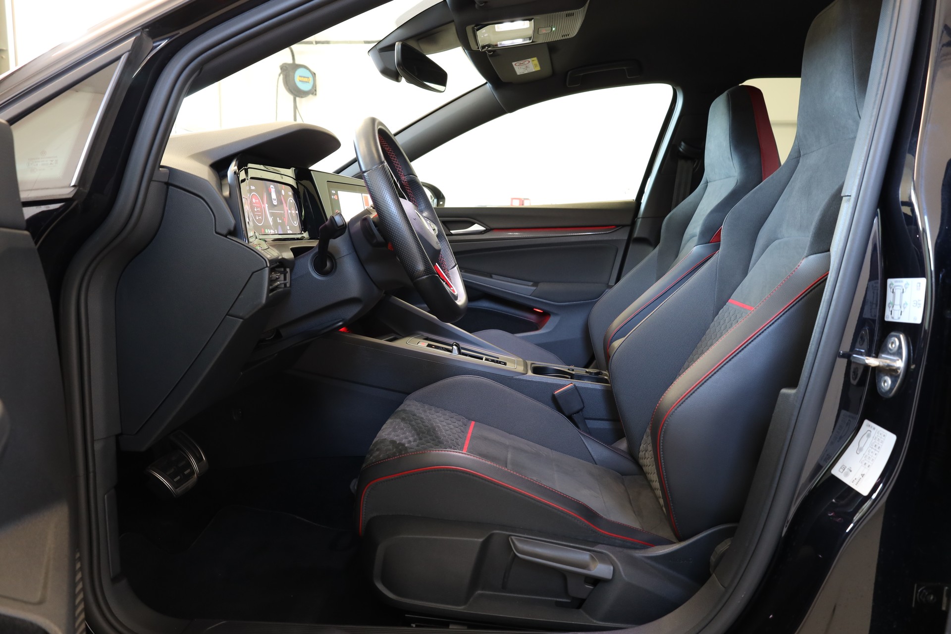 VW Golf 2.0 TSI GTI Clubsport DSG-image-8