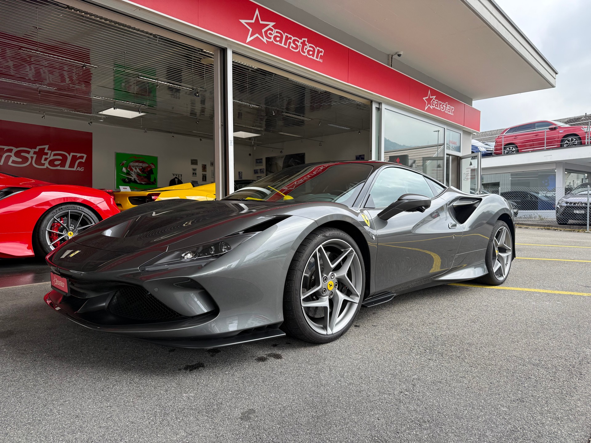 FERRARI F8 Tributo-showroom-element-1