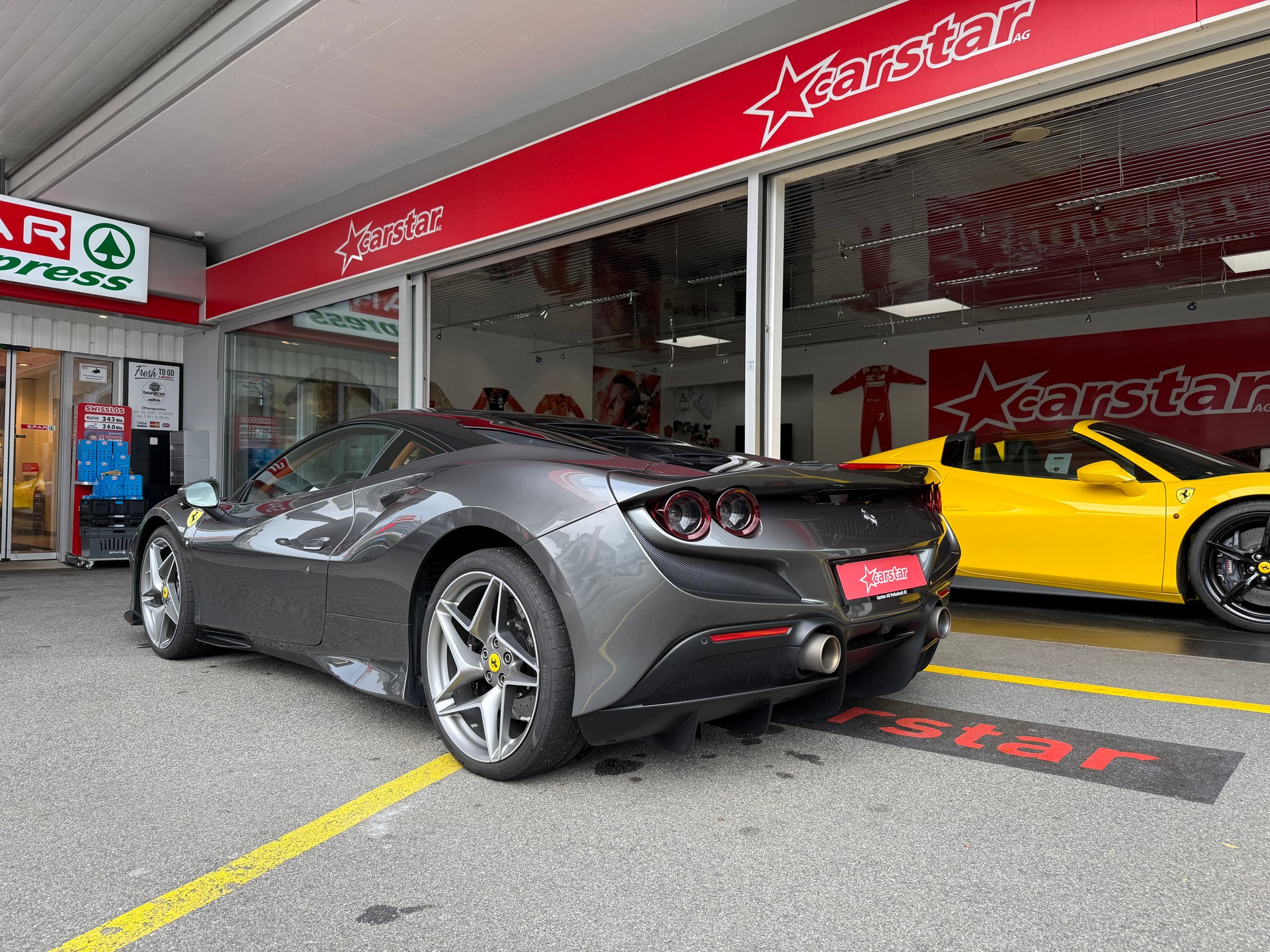 FERRARI F8 Tributo-showroom-element-3