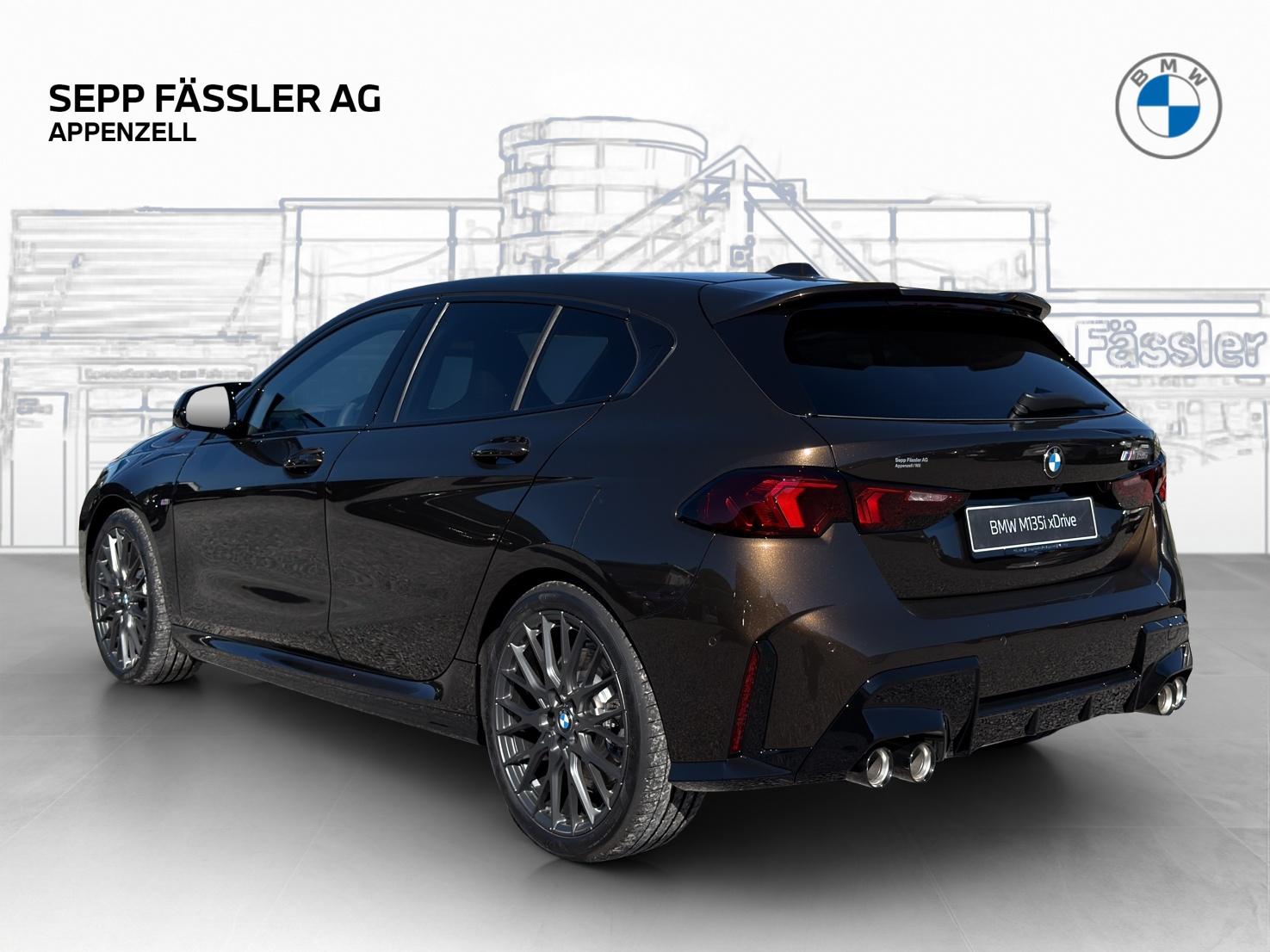 BMW M135i xDrive-showroom-element-2